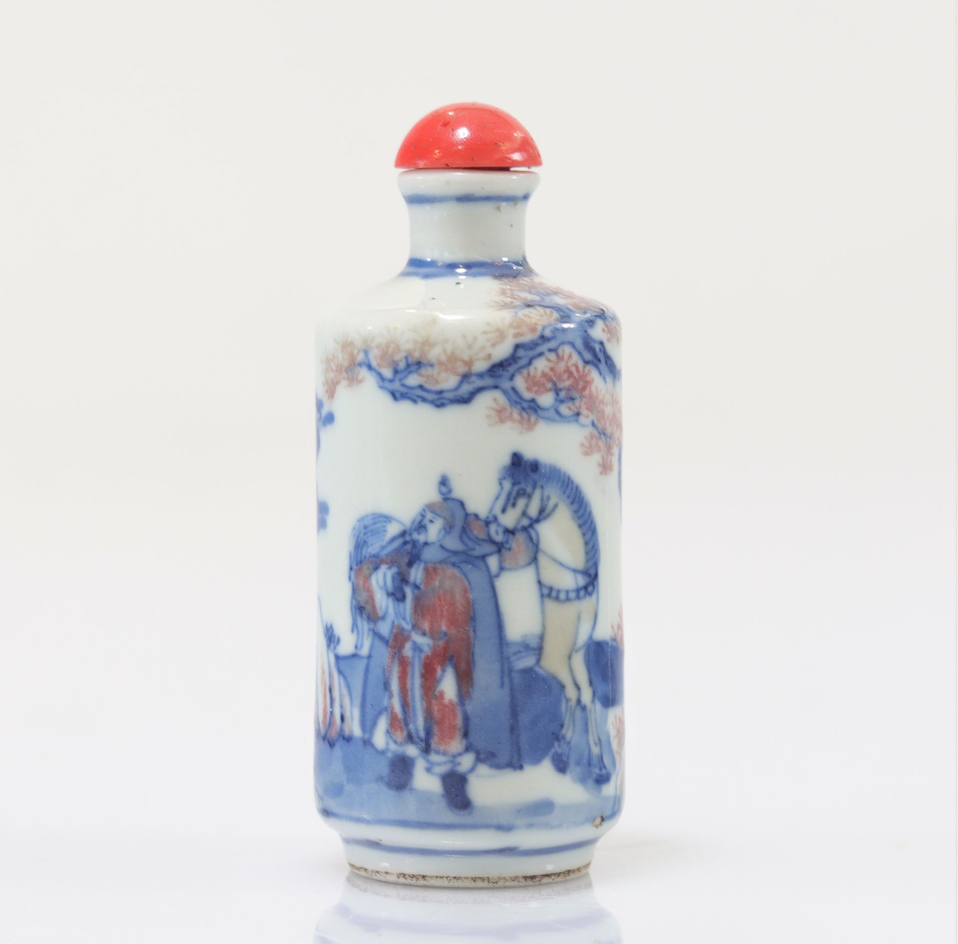 White blue and iron red porcelain snuff bottle decorated with Qing period characters