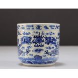"blanc-bleu" porcelain brush pot decorated with dragons