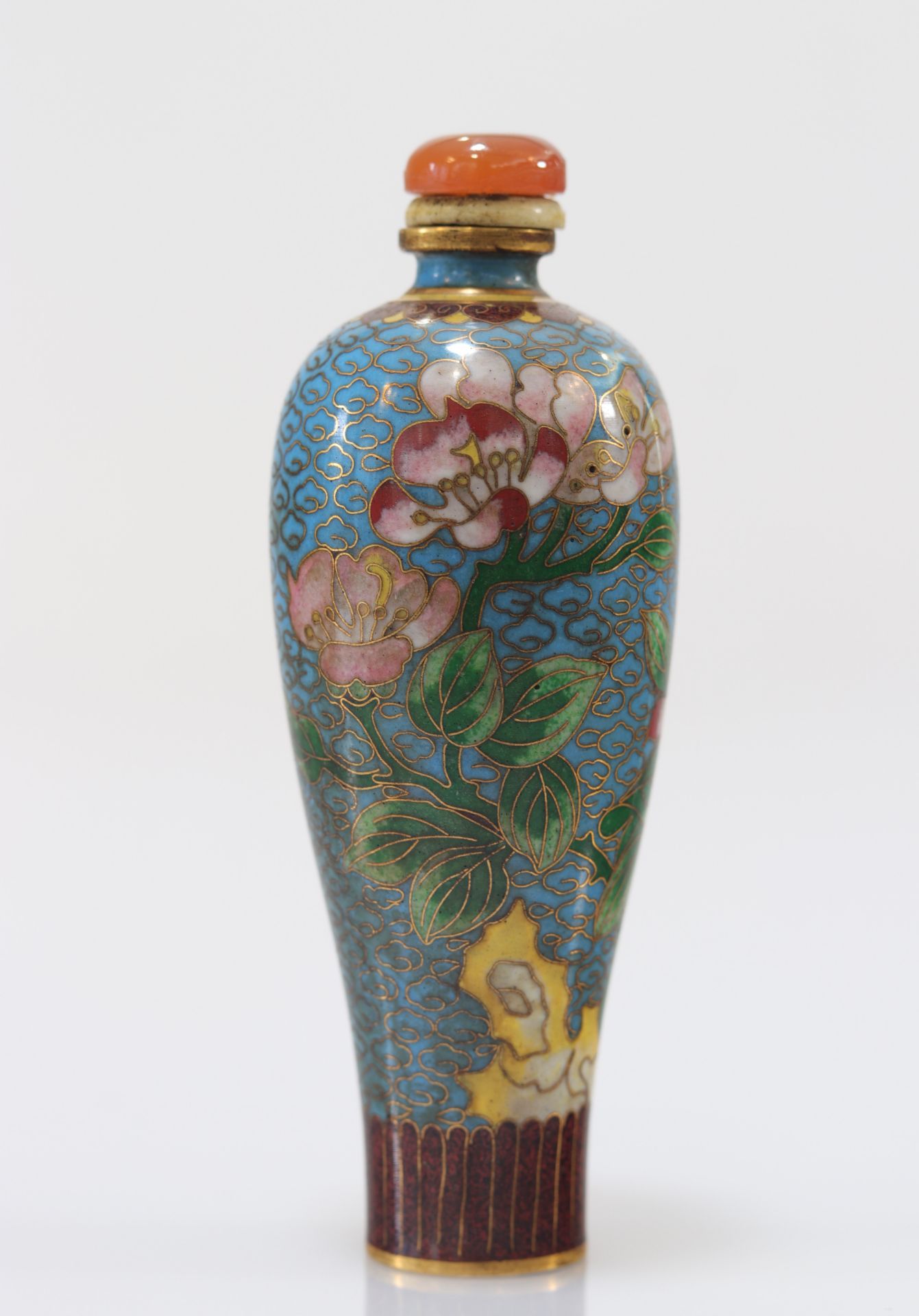 Qing period cloisonne snuff box with flower decoration