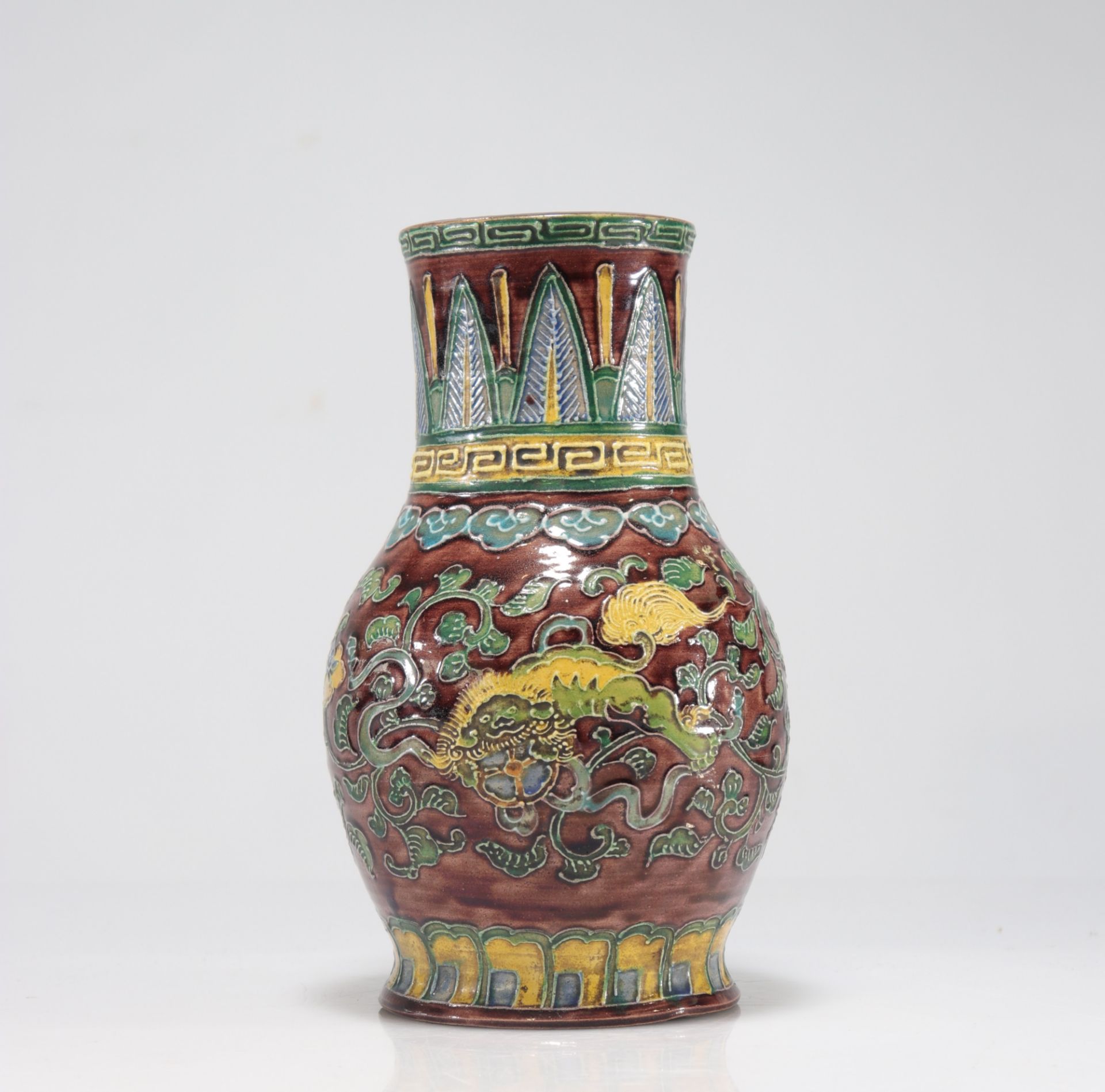 Glazed stoneware vase with yellow background decorated with dragons - Image 4 of 6