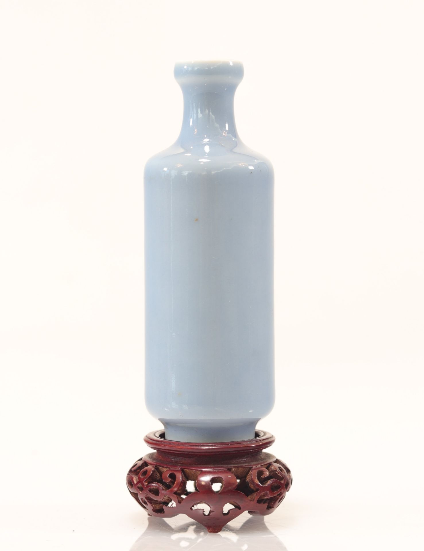 Qing period lavender blue porcelain vase - Image 2 of 5