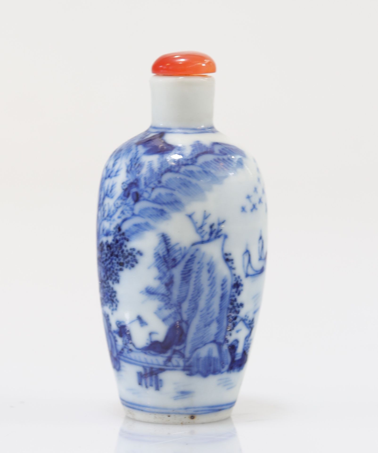 "blanc-bleu" porcelain snuff box Qing period landscape decor - Image 2 of 8