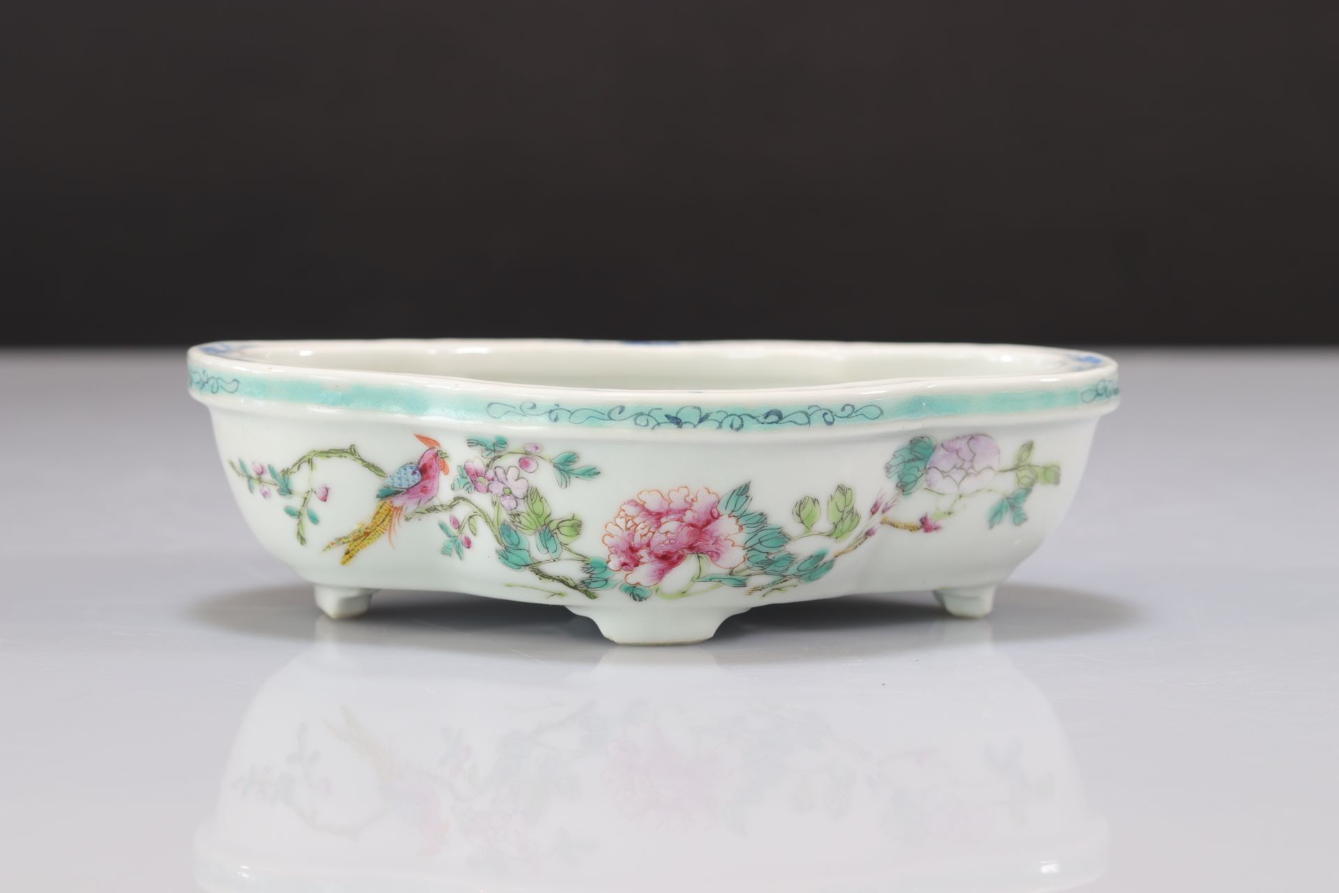 Famille rose porcelain planter