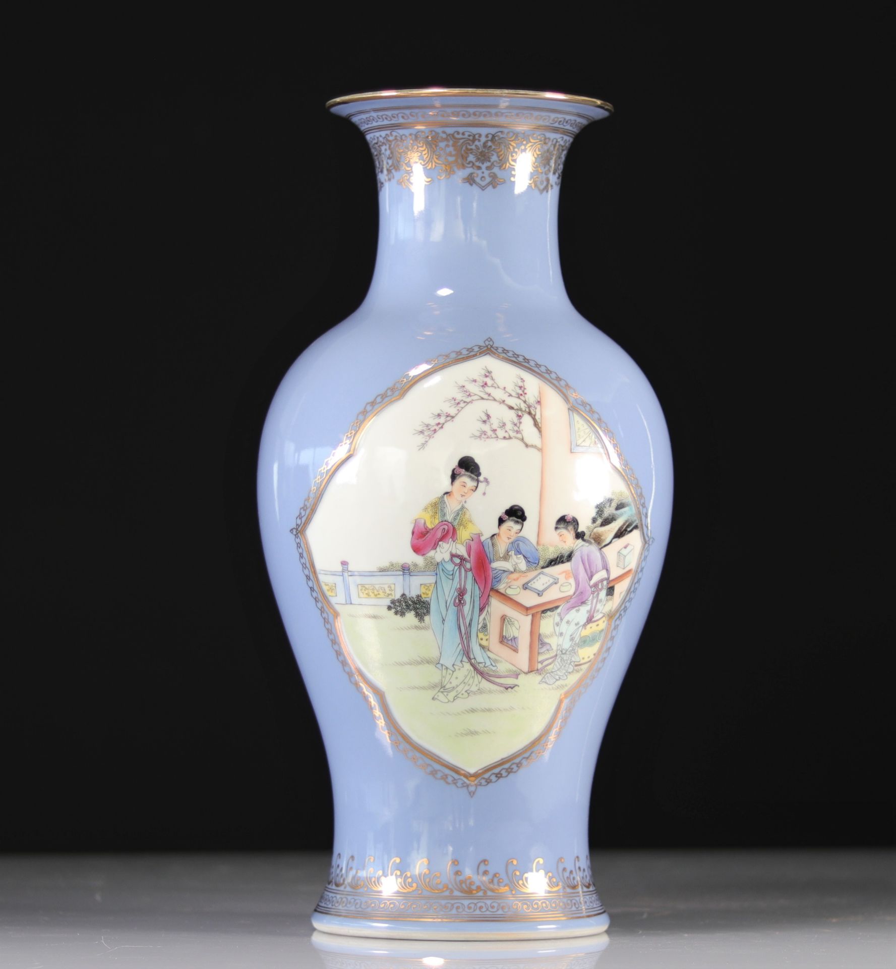 Family rose vase lavender blue background and gold double cartridges Qianlong brand - Image 2 of 5