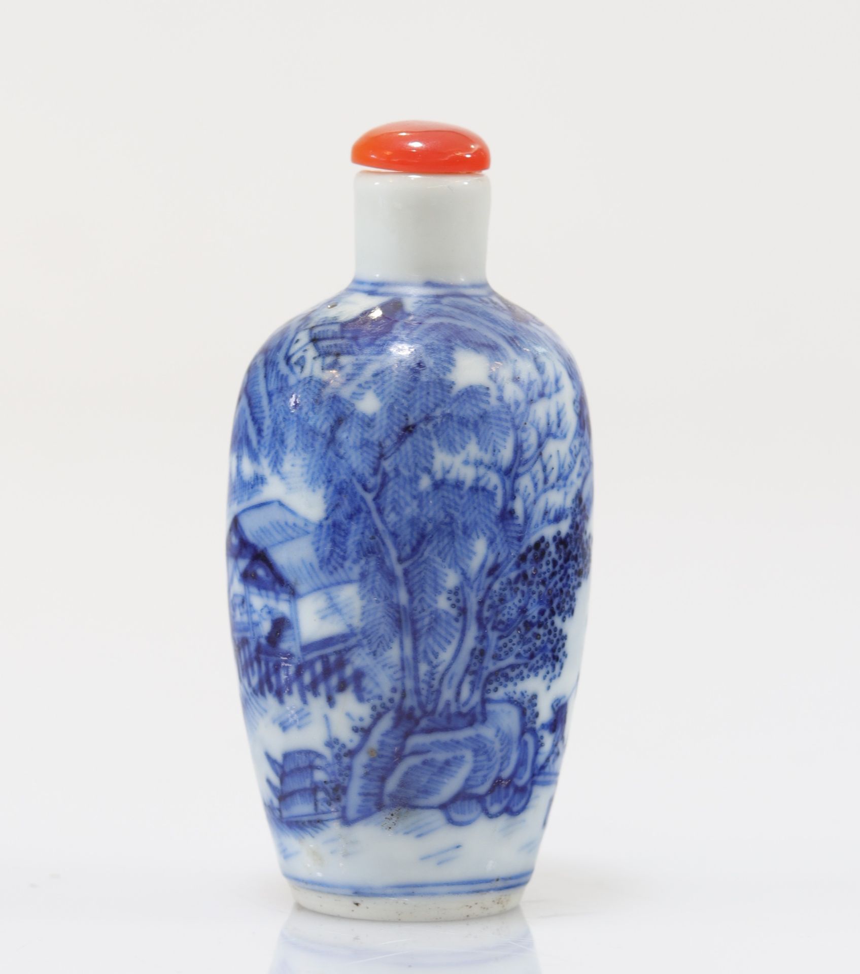 "blanc-bleu" porcelain snuff box Qing period landscape decor - Image 3 of 8