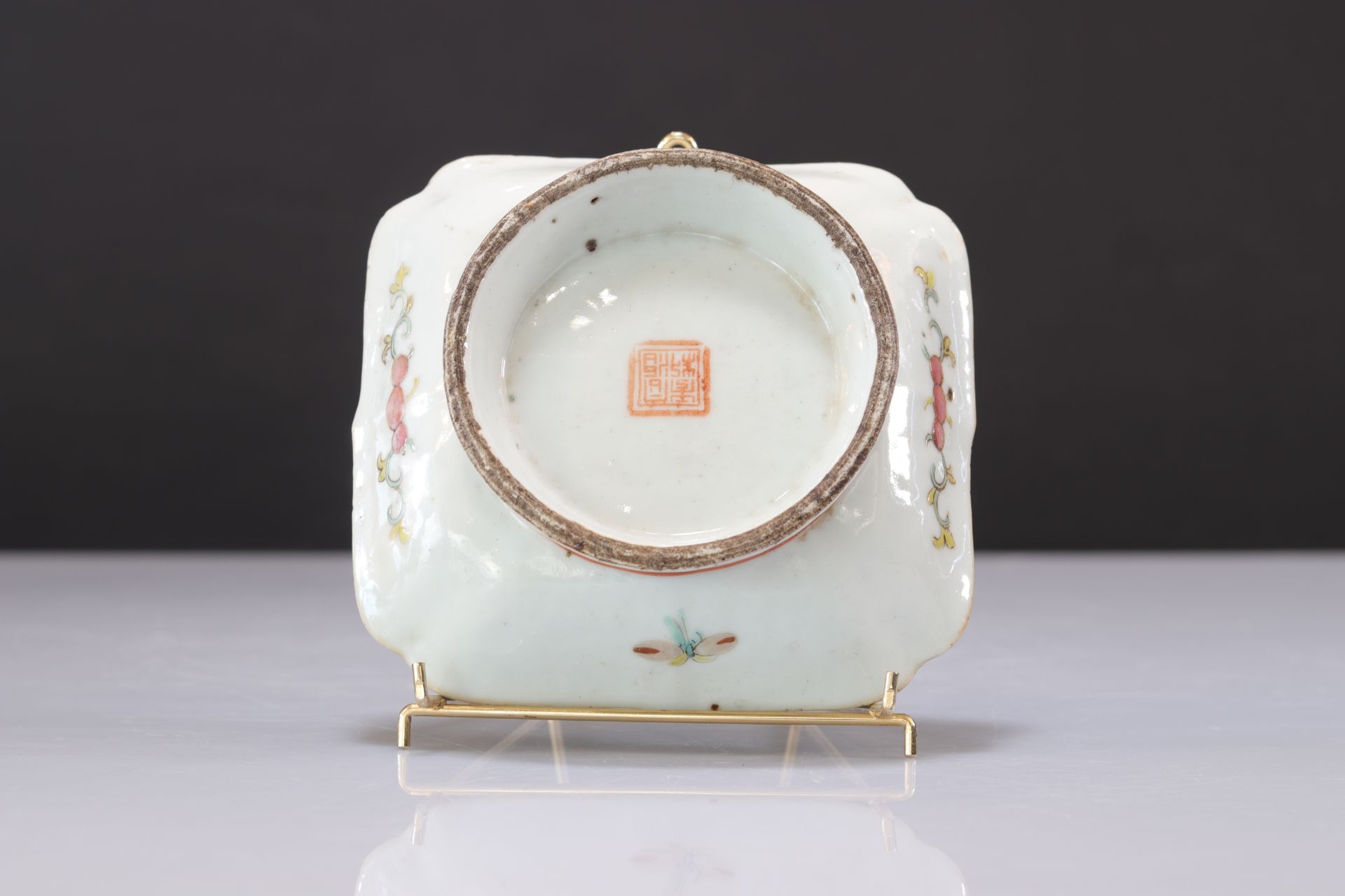 Famille rose porcelain dish with yellow background - Image 3 of 6