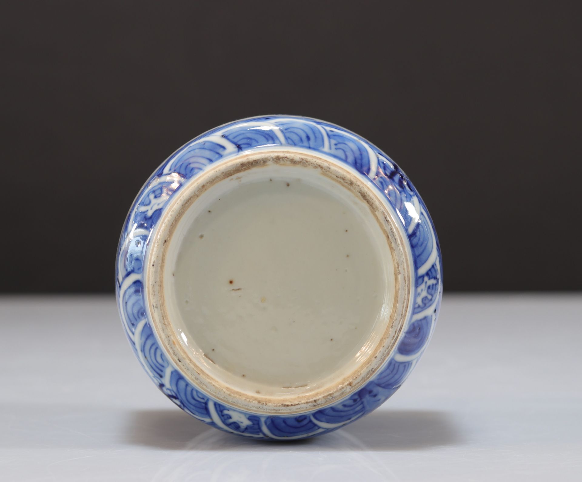 "blanc-bleu" porcelain brush pot decorated with dragons - Image 6 of 6