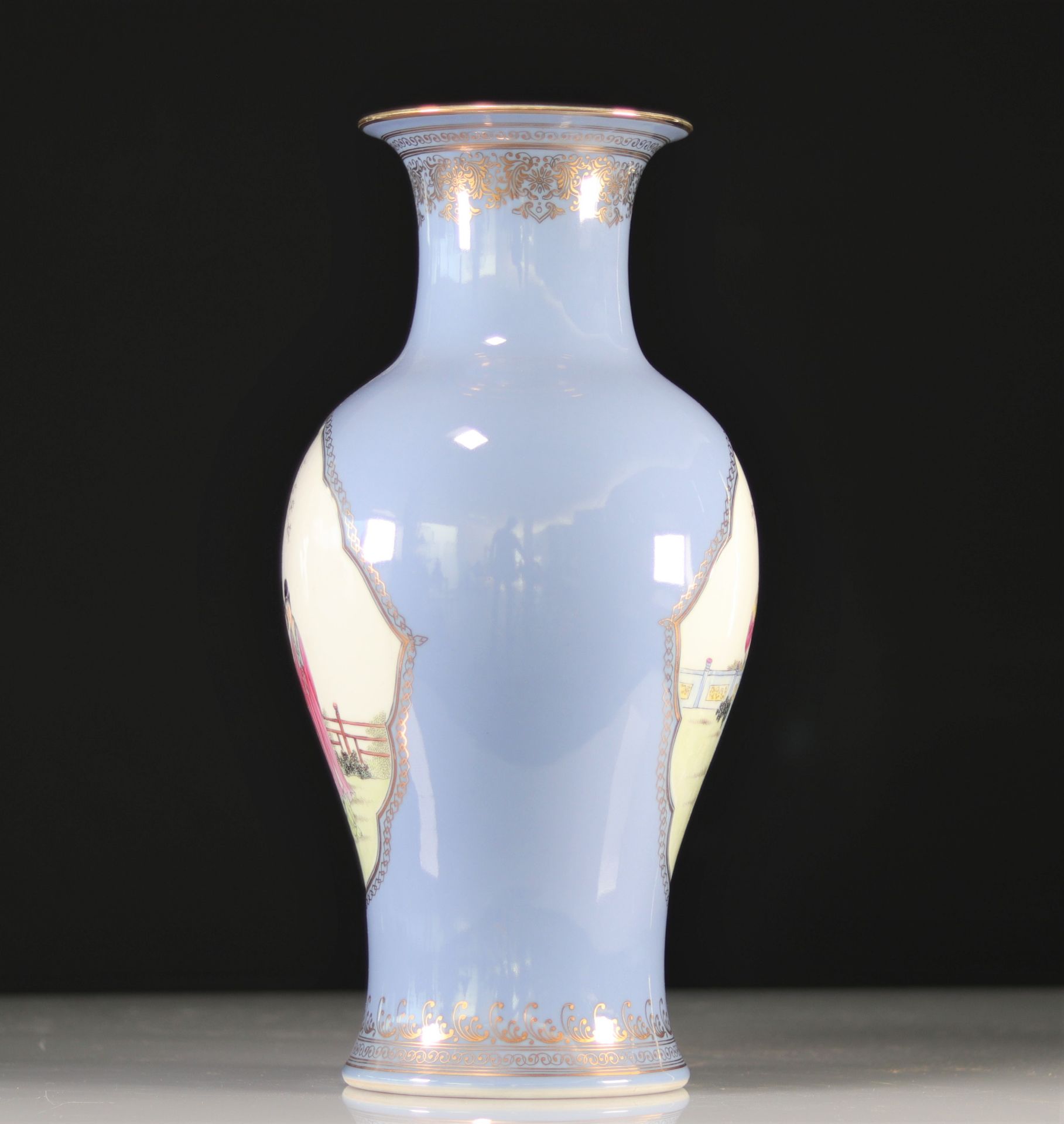 Family rose vase lavender blue background and gold double cartridges Qianlong brand - Image 5 of 5