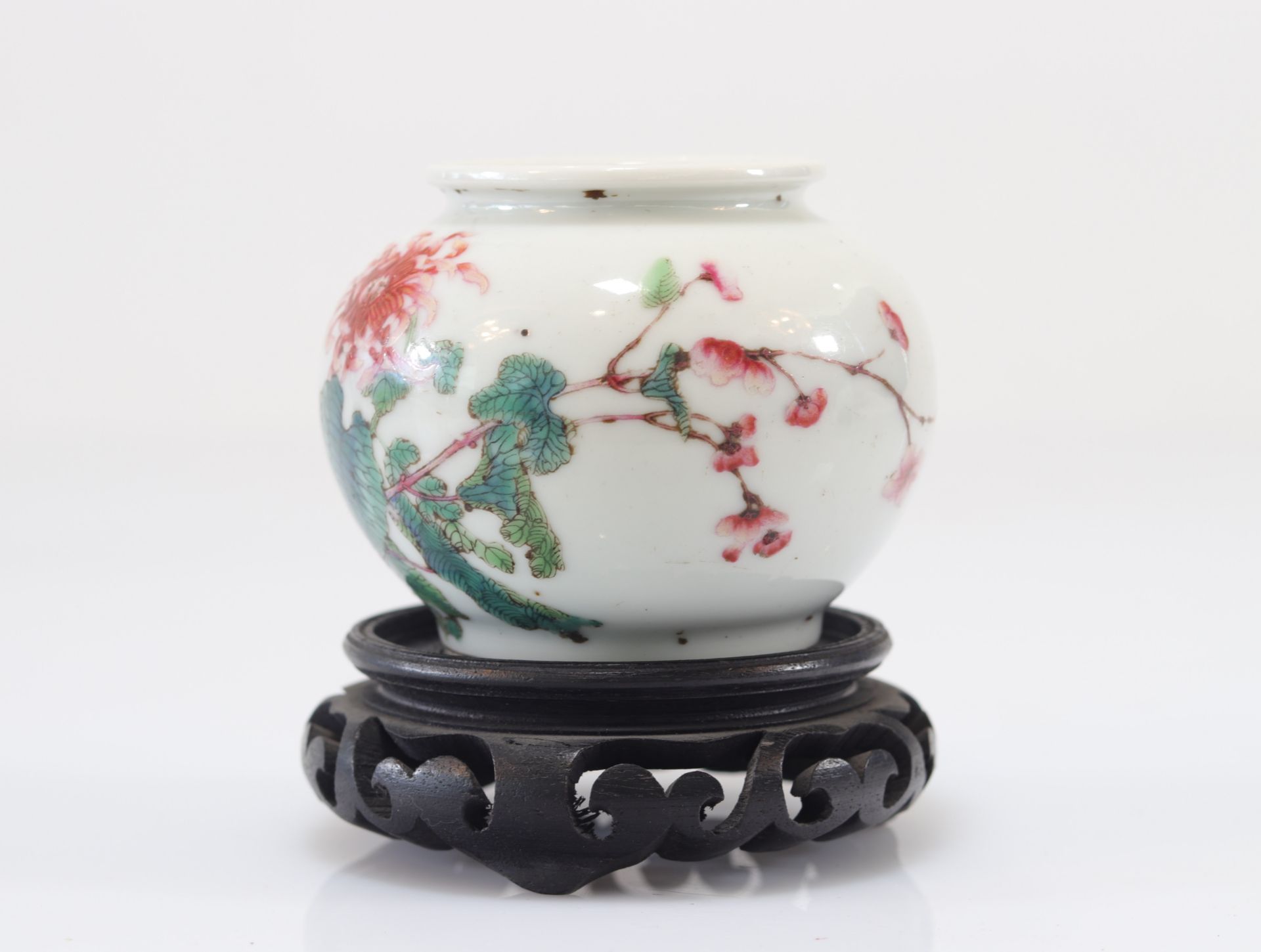 Famille rose porcelain vase with floral decoration - Image 4 of 6