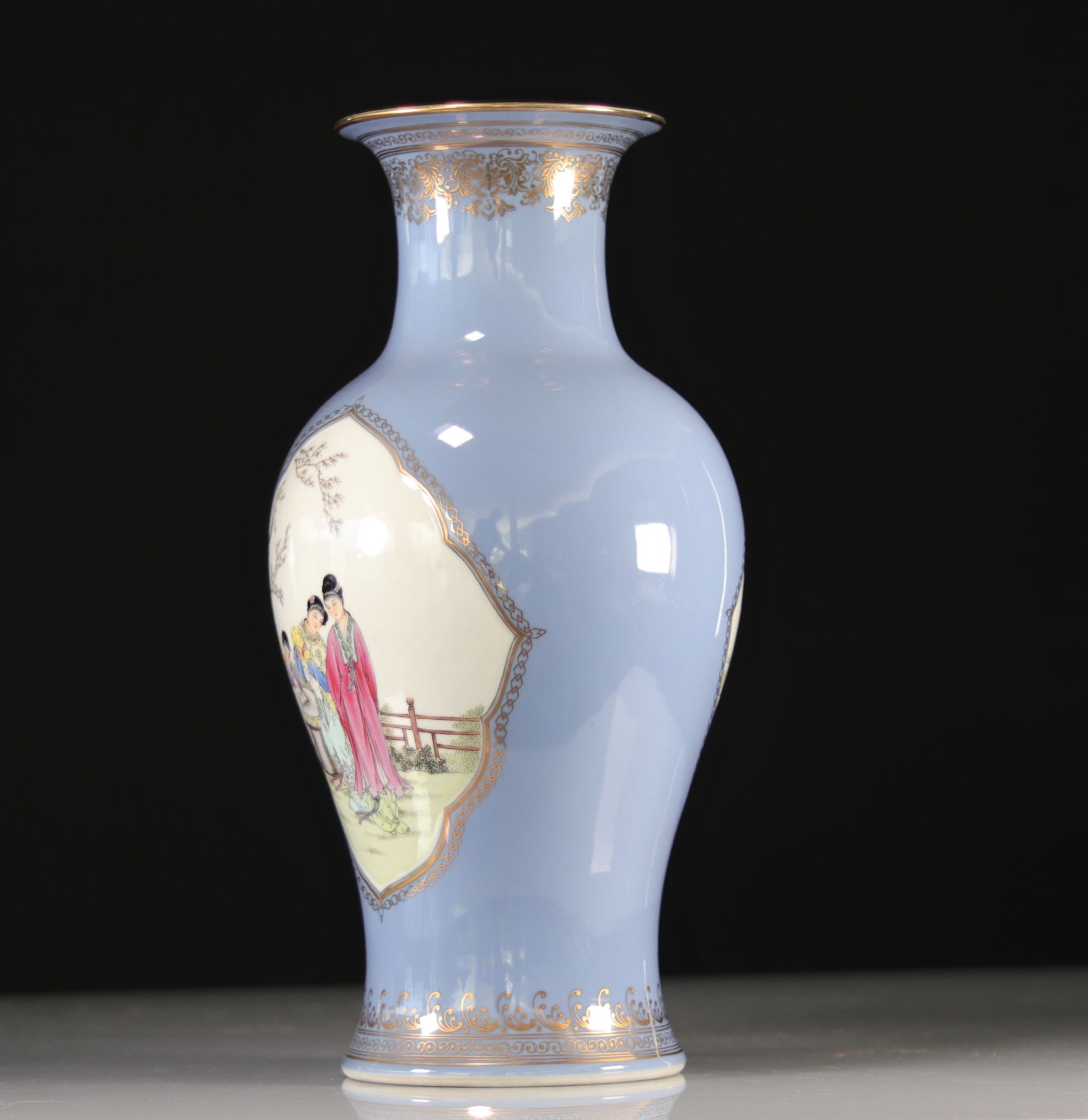 Family rose vase lavender blue background and gold double cartridges Qianlong brand - Image 4 of 5