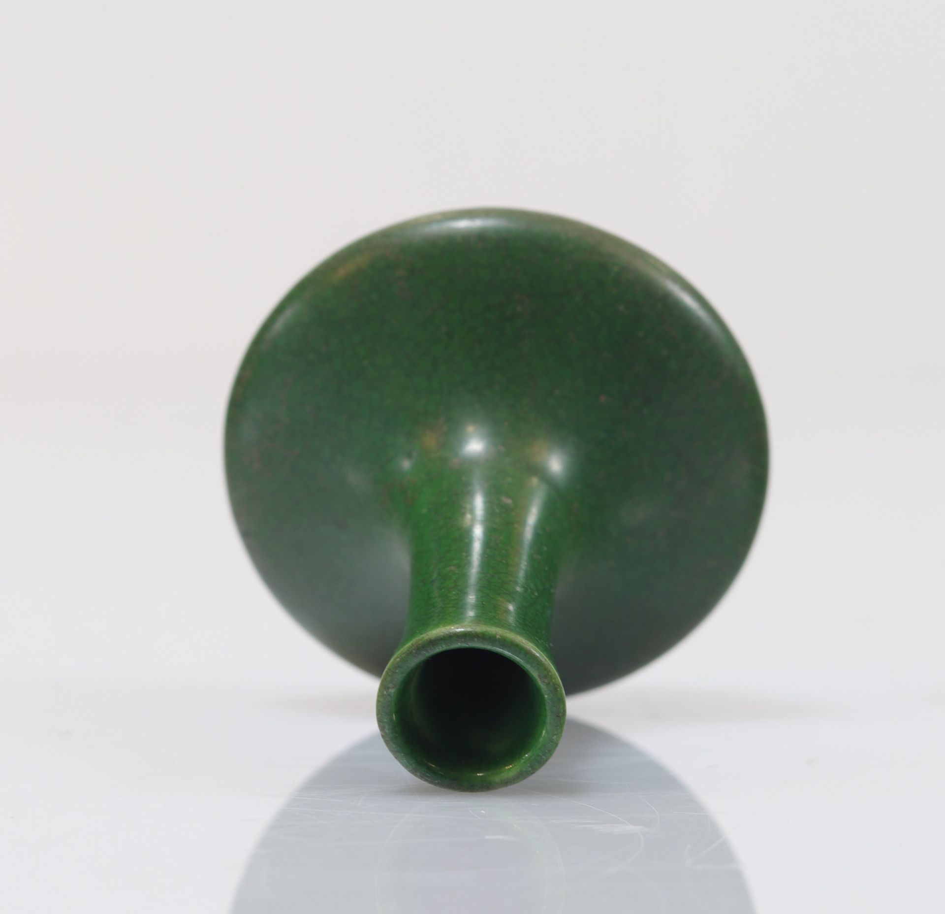 Qing Period Green Monochrome Porcelain Vase - Image 2 of 4