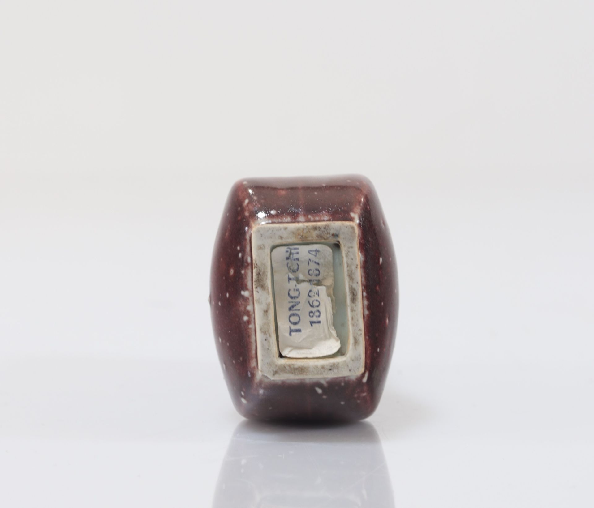 Oxblood Vase Decorated With Qing Period Heads - Image 4 of 5