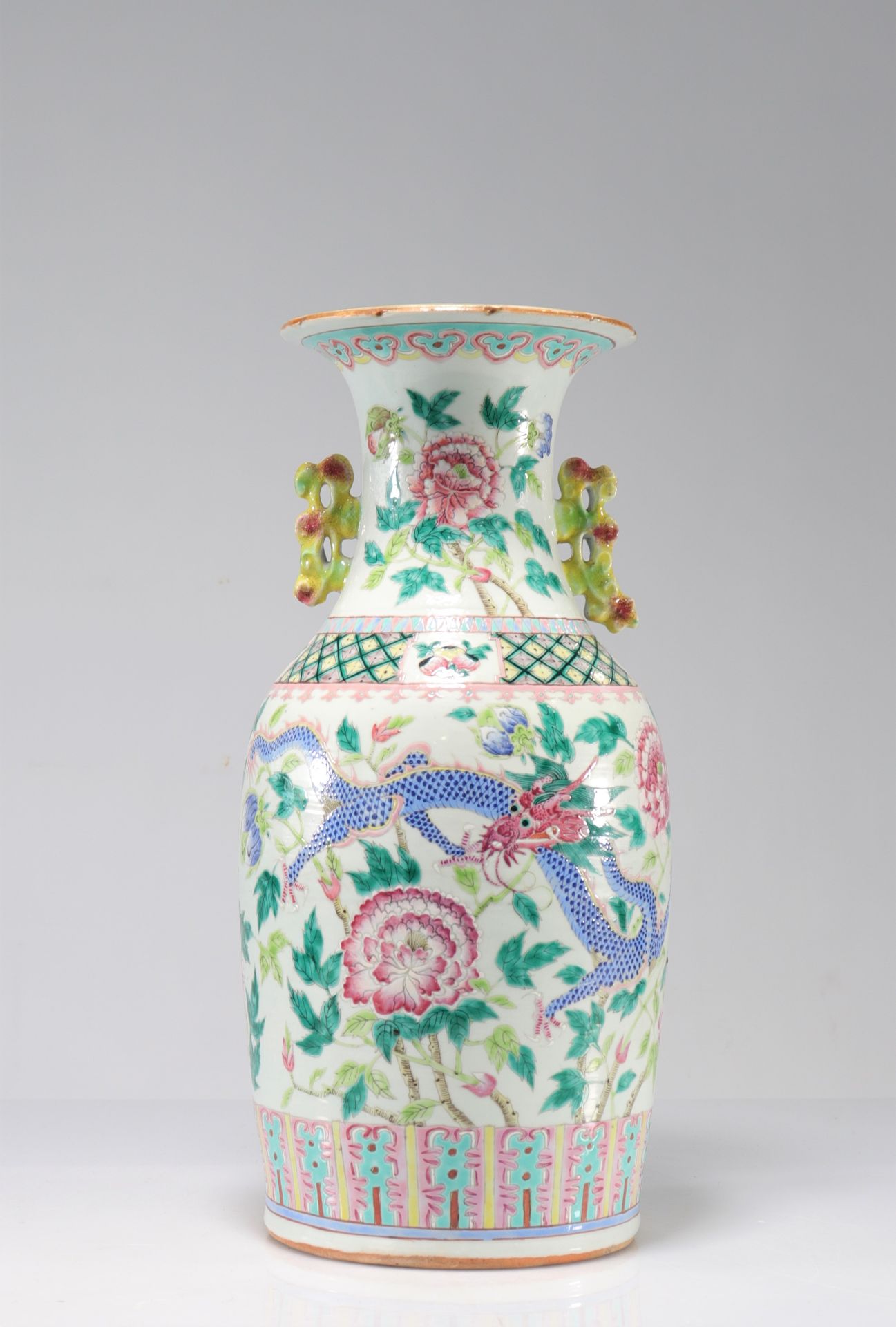 Porcelain vase of the pink family decorated with 19th century dragons