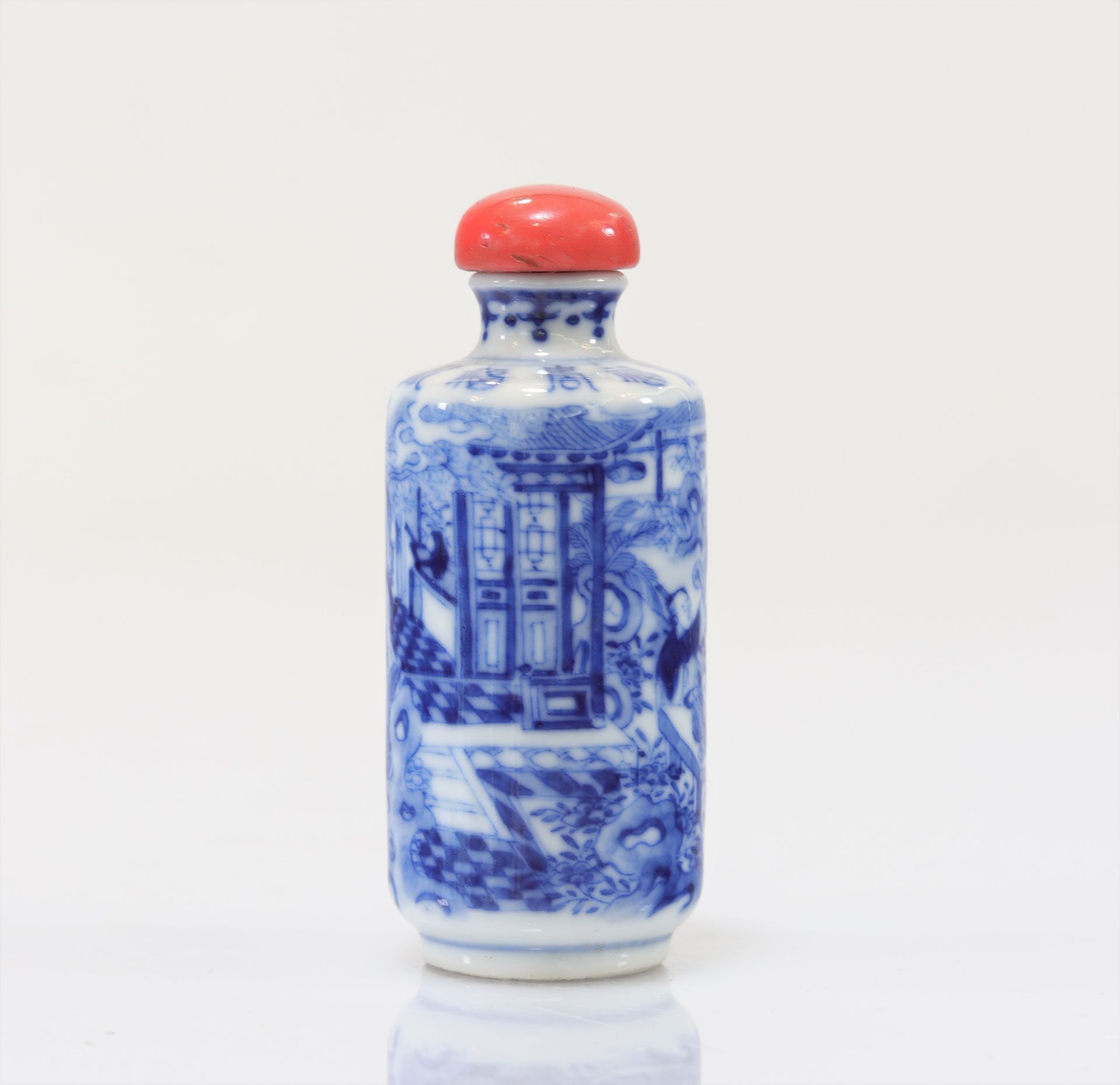 "blanc-bleu" porcelain snuff bottle decorated with Qing period characters - Image 6 of 12