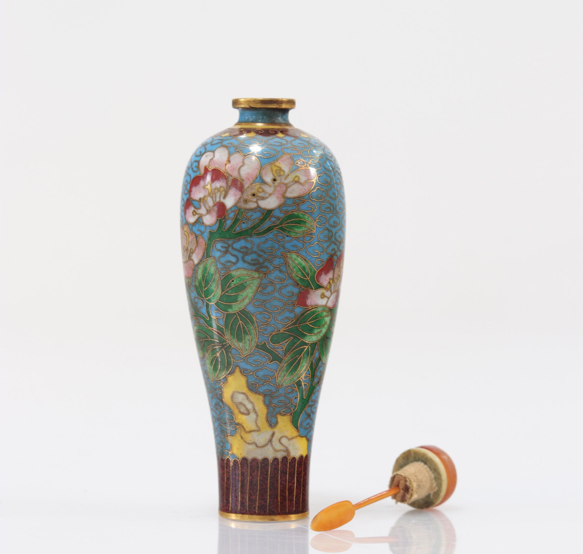 Qing period cloisonne snuff box with flower decoration - Image 4 of 7