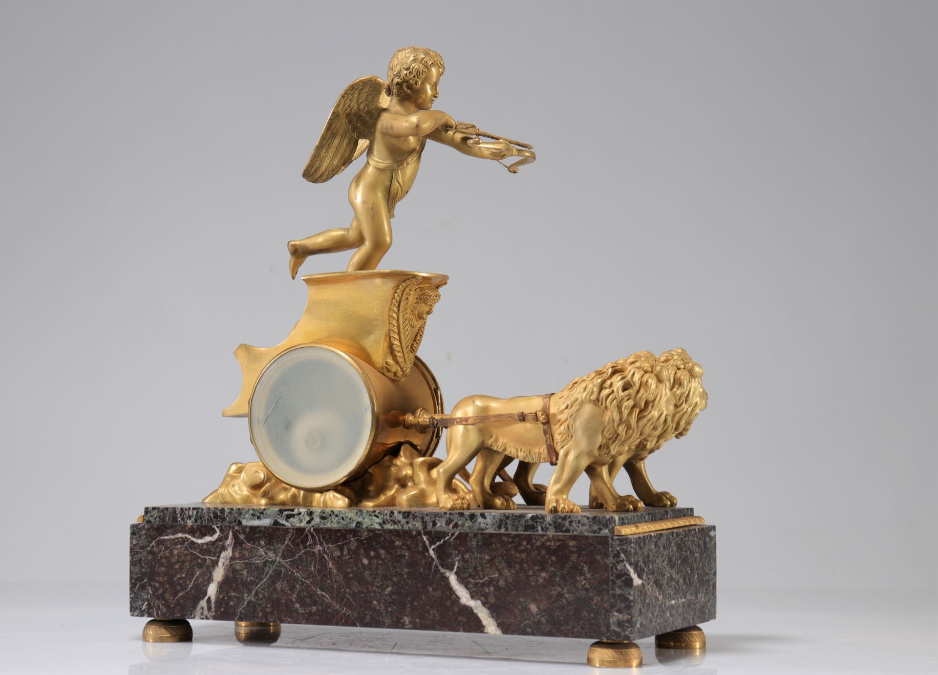 Pendulum with chariots pulled by lions in gilt bronze and finely chiseled fire gilding - Bild 3 aus 4