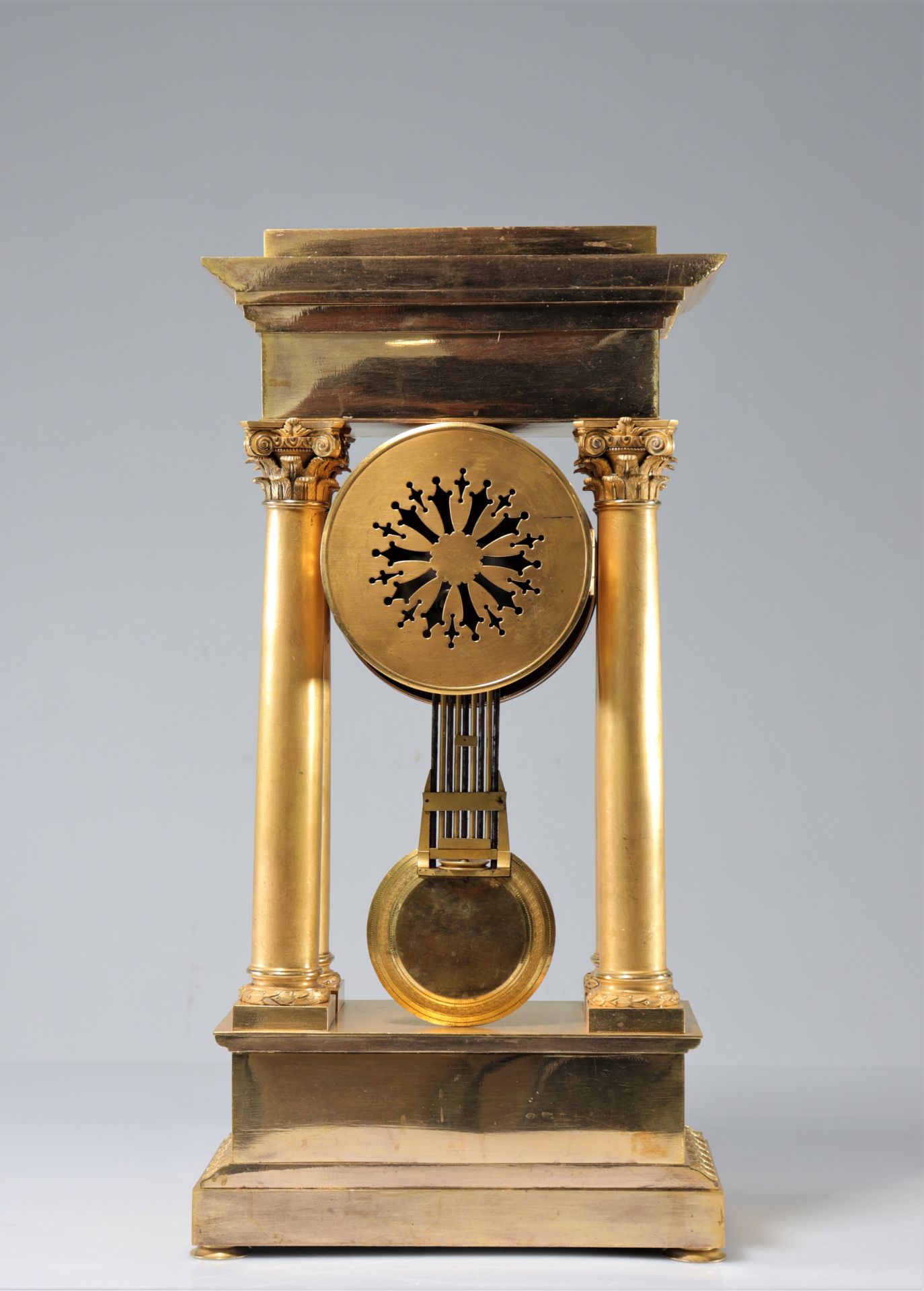 Large Charles X portico clock with pendulum in compensation beautiful quality of gilding - Bild 6 aus 6