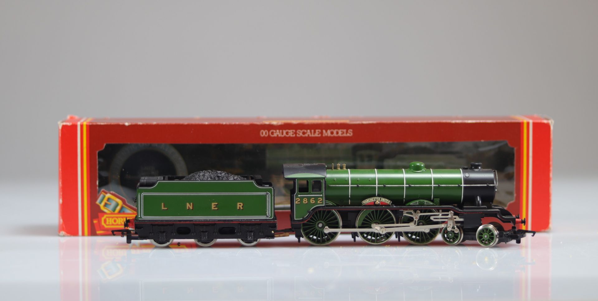 Hornby locomotive / Reference: R053 / Type: Class B17 "Manchester United" 2862