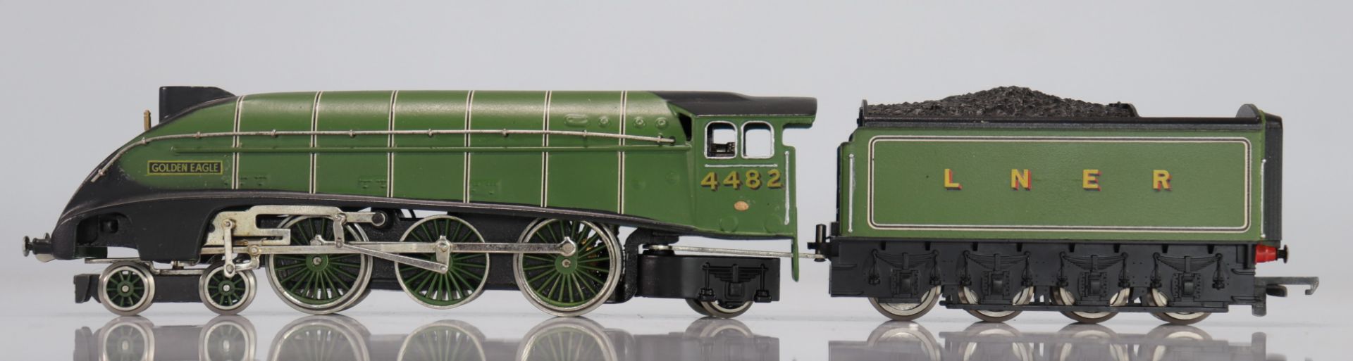 Wrenn locomotive / Reference: W2209 / 4482 / Type: Pacific A4 Golden Eagle