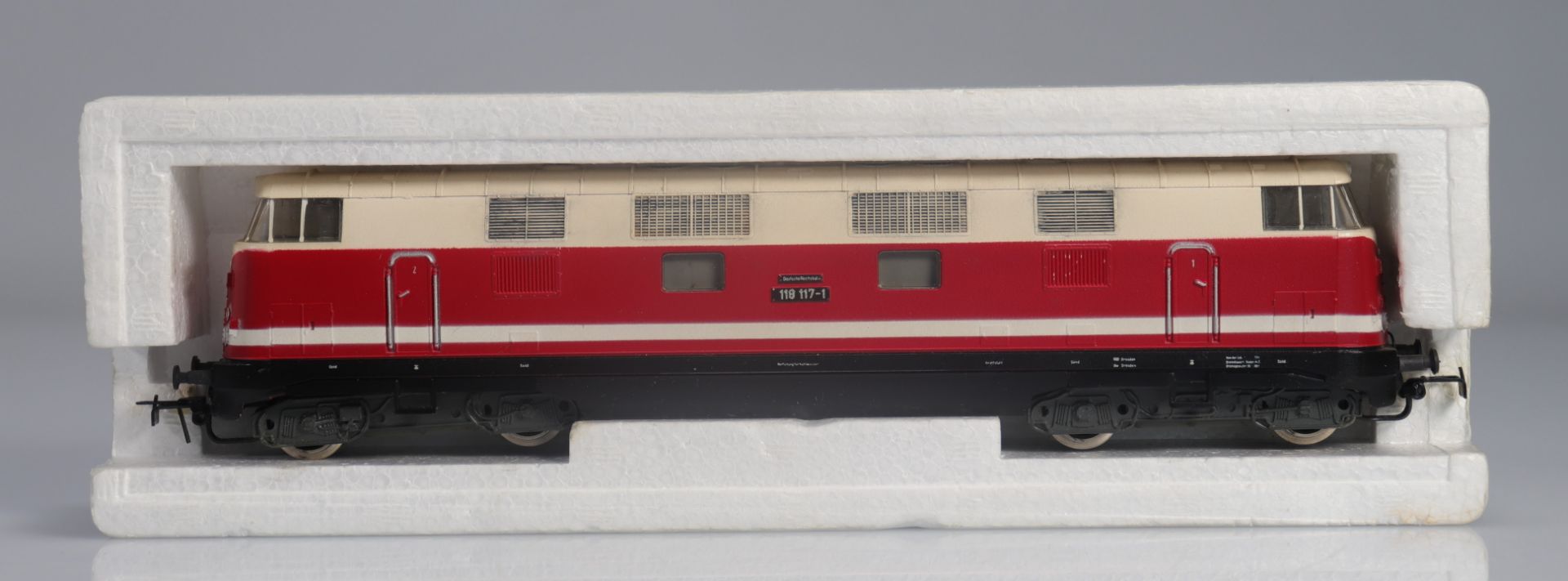 Piko locomotive / Reference: 190 19 / Type: BR118 Dieselhydraulische (118 059-15)