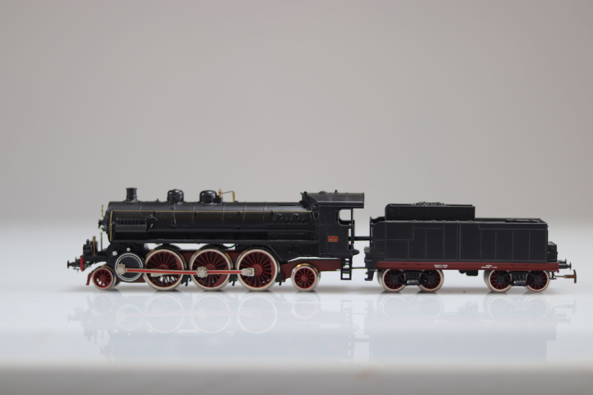 Rivarossi locomotive / Reference: - / Type: steam 2-6-2 #685470