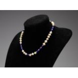 Pearl necklace set in gold (14k) (18.2 gr)