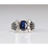 Art Deco brilliant cut sapphire stone platinum ring (10.33gr)