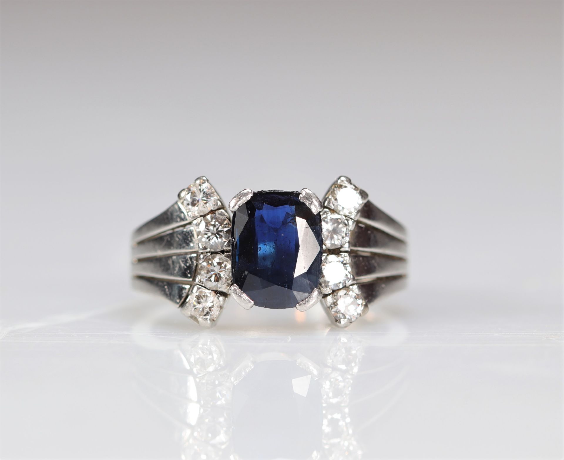 Art Deco brilliant cut sapphire stone platinum ring (10.33gr)