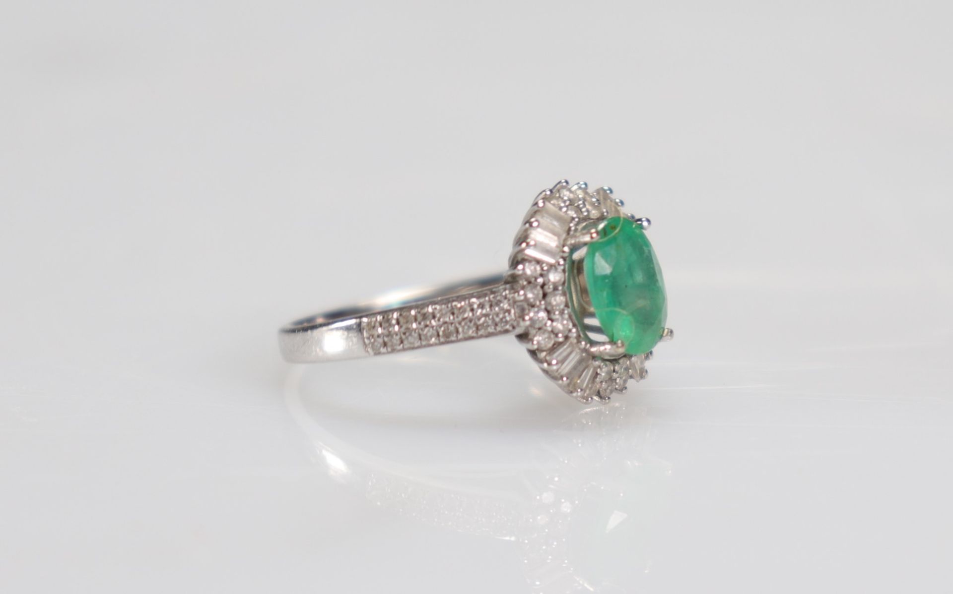 Ring in white gold and emerald (3gr) - Image 4 of 5