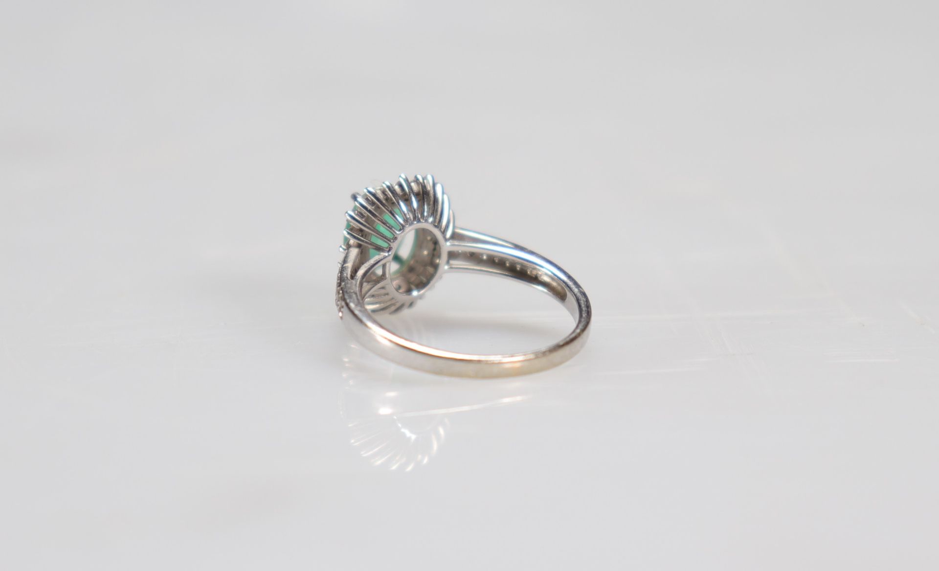 Ring in white gold and emerald (3gr) - Image 5 of 5