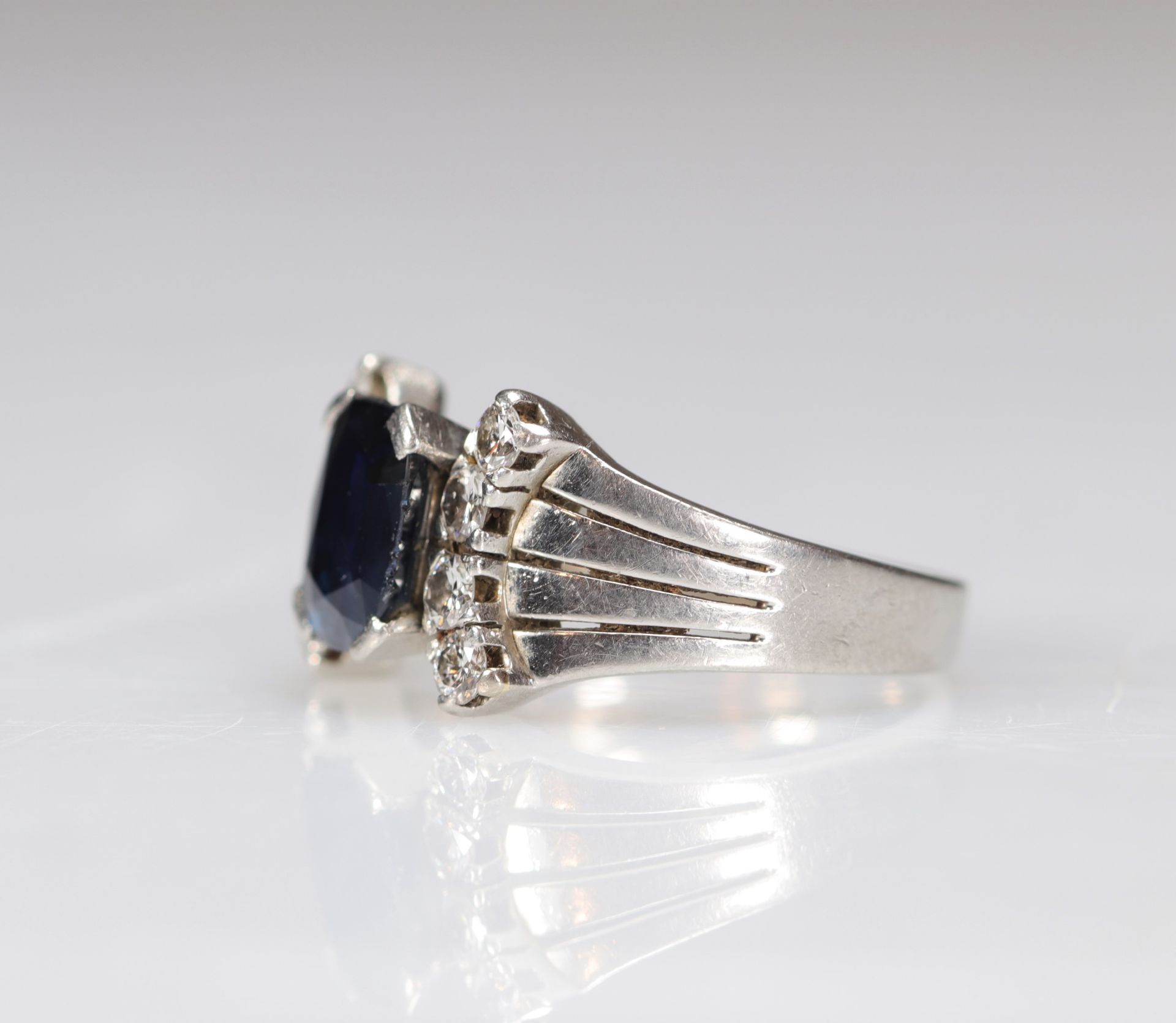 Art Deco brilliant cut sapphire stone platinum ring (10.33gr) - Image 2 of 4