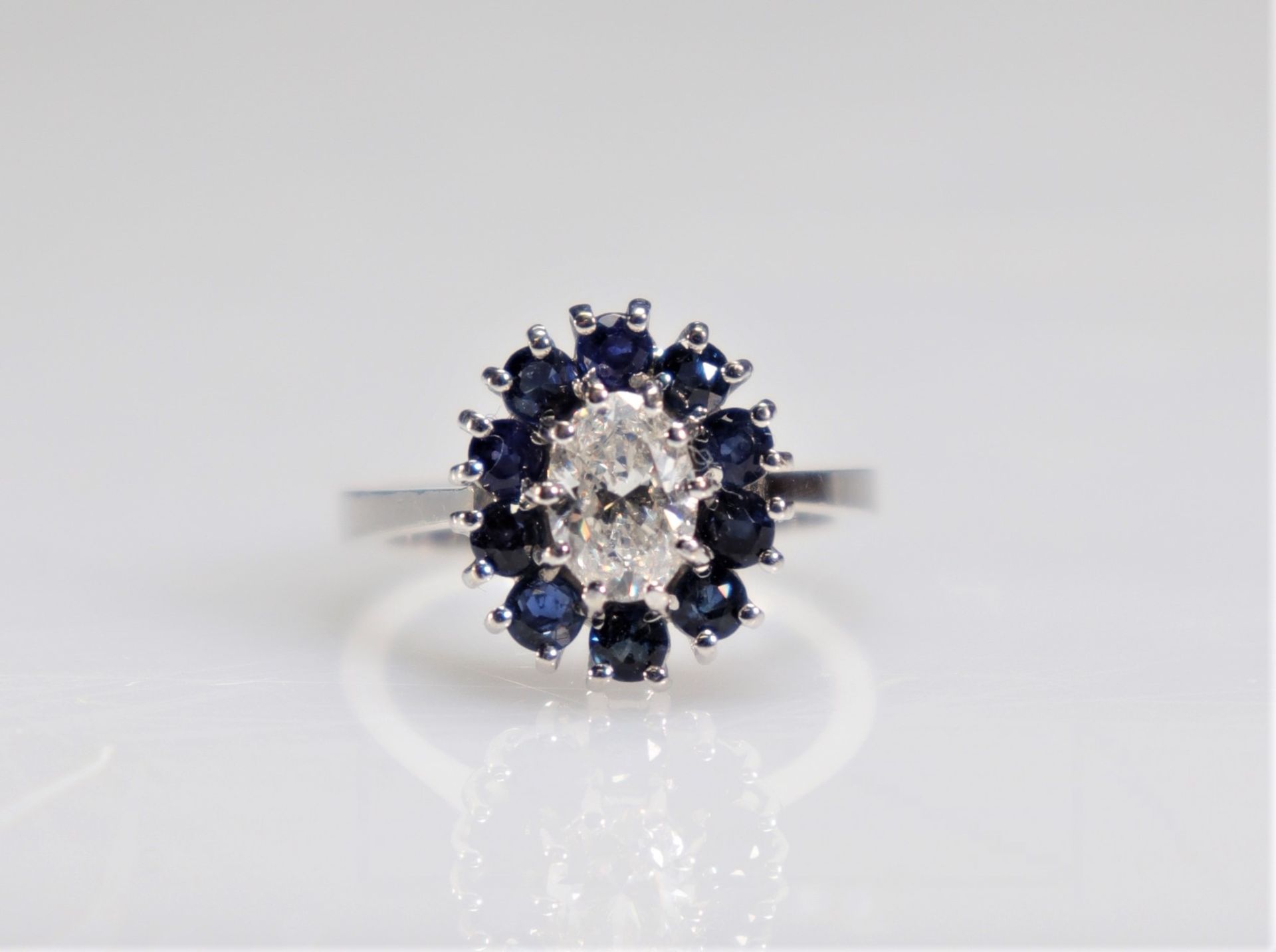 White gold ring (18k) - sapphires and large diamond (3.9gr)