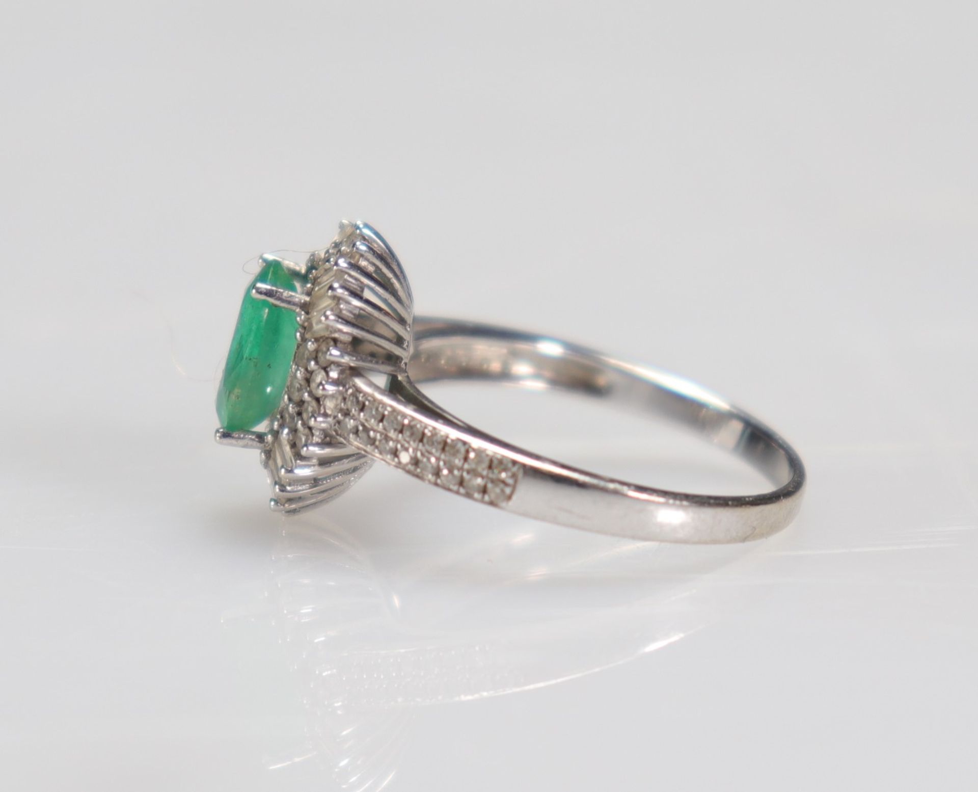 Ring in white gold and emerald (3gr) - Image 2 of 5