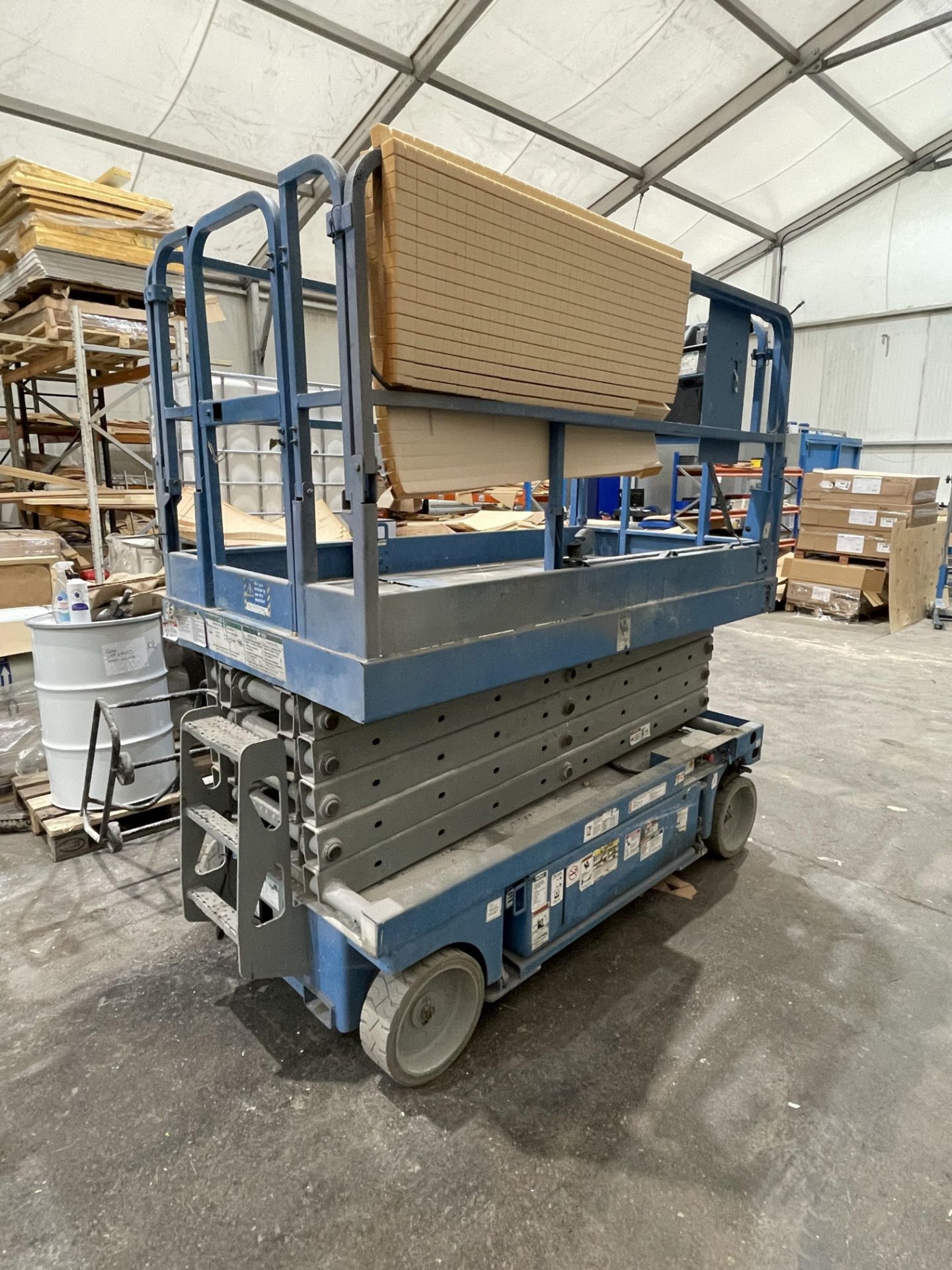 Genie GS-3246 Electric Scissor Lift, 11.75m Working Height, Run Hours: 699, S/No. GS46-48405 - Image 7 of 8