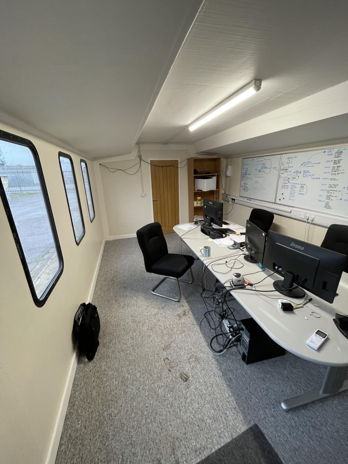 Marine Pod Cabin Office, Internal Measurements: 10.5x3.4x2.4m, Wired and Fitted with 2x Chigo MFR- - Image 6 of 13