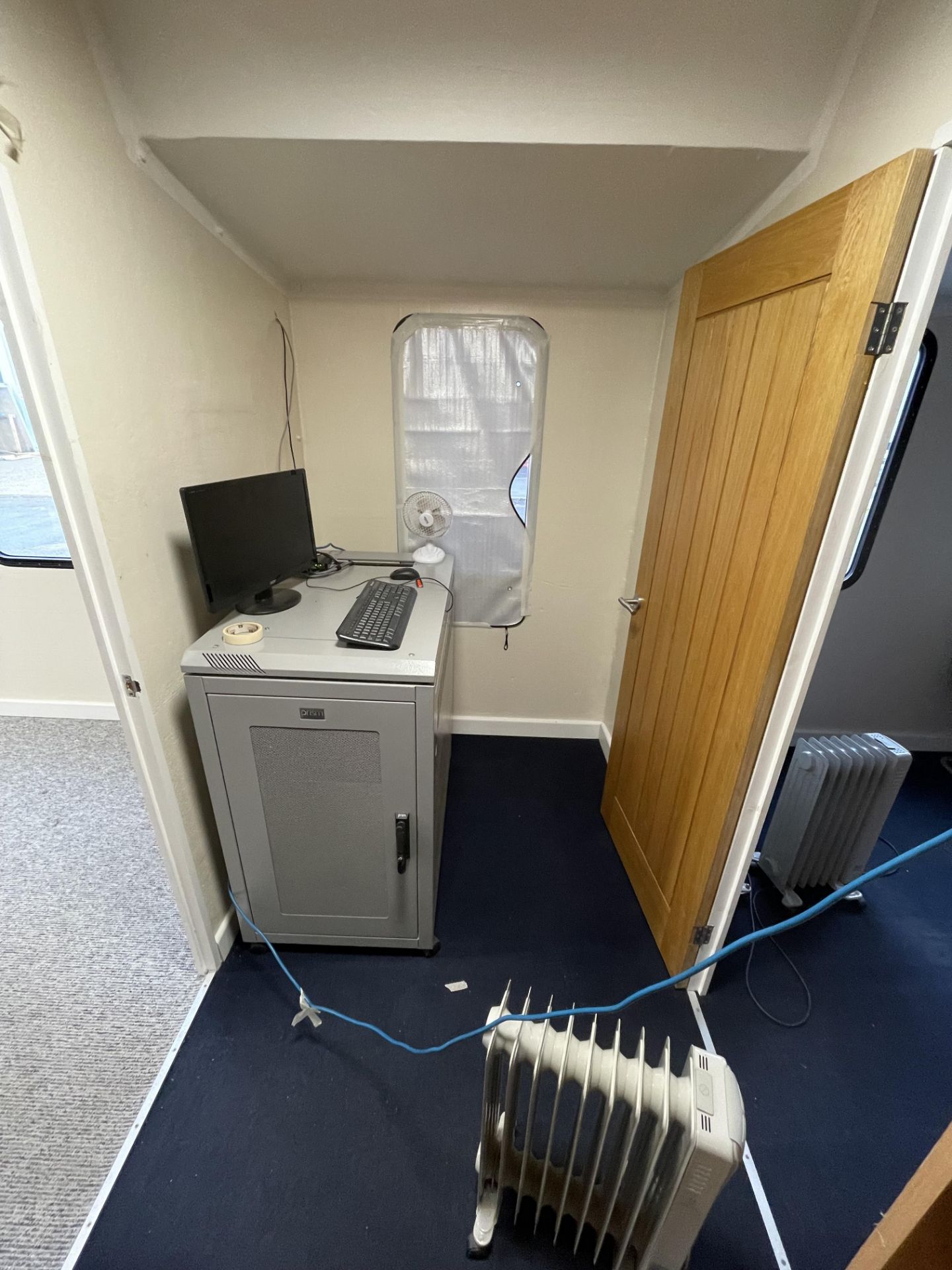Marine Pod Cabin Office, Internal Measurements: 10.5x3.4x2.4m, Wired and Fitted with 2x Chigo MFR- - Image 10 of 13