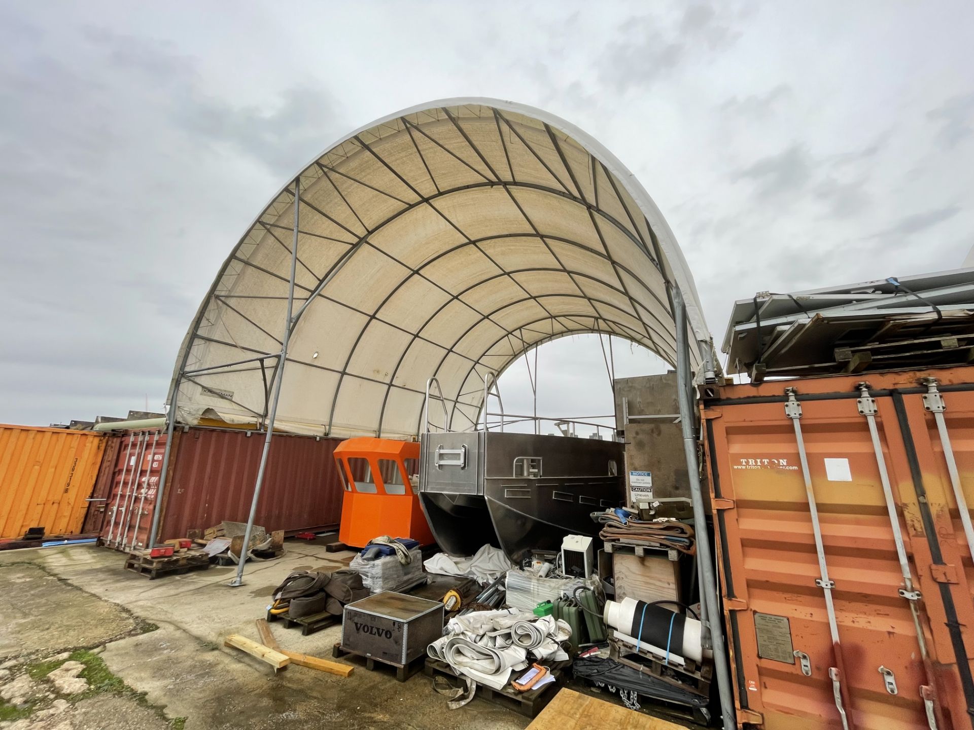 Kroftman Arch Shelter Canopy between two Containers, Measures c 9.5m Across x 12m Depth with an Apex - Image 2 of 5