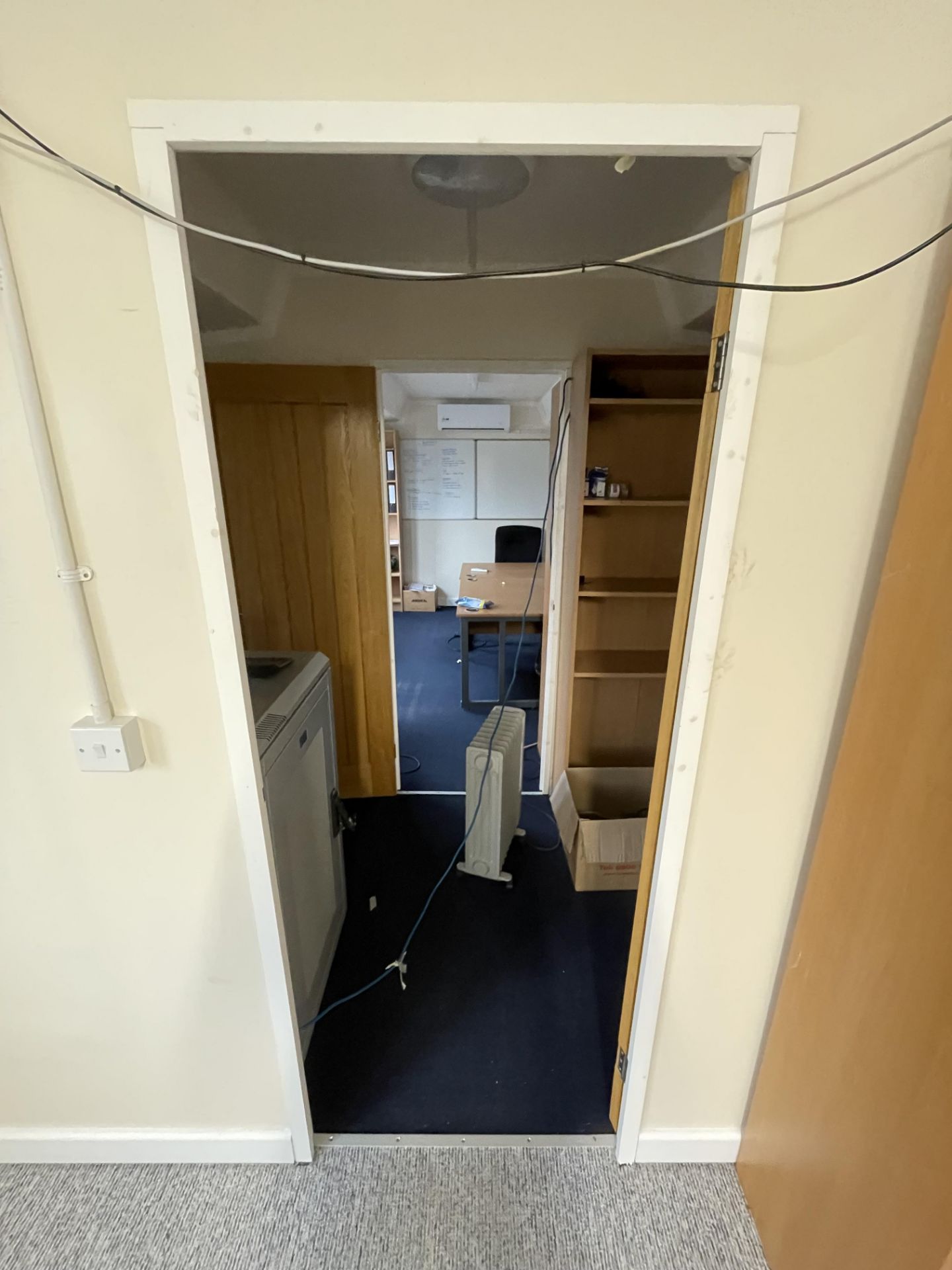 Marine Pod Cabin Office, Internal Measurements: 10.5x3.4x2.4m, Wired and Fitted with 2x Chigo MFR- - Image 8 of 13
