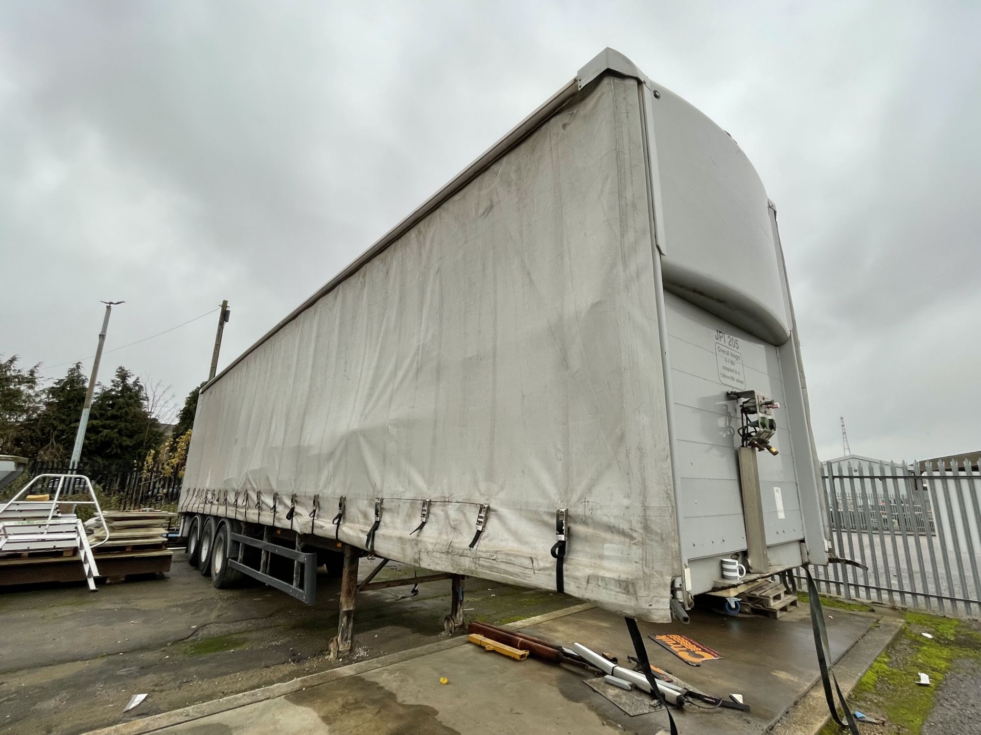 2005 SDC Trailers 45' Artic Curtainside Tri-Axle Trailer with Rear Barn Doors, Design Weight: 39, - Image 13 of 13