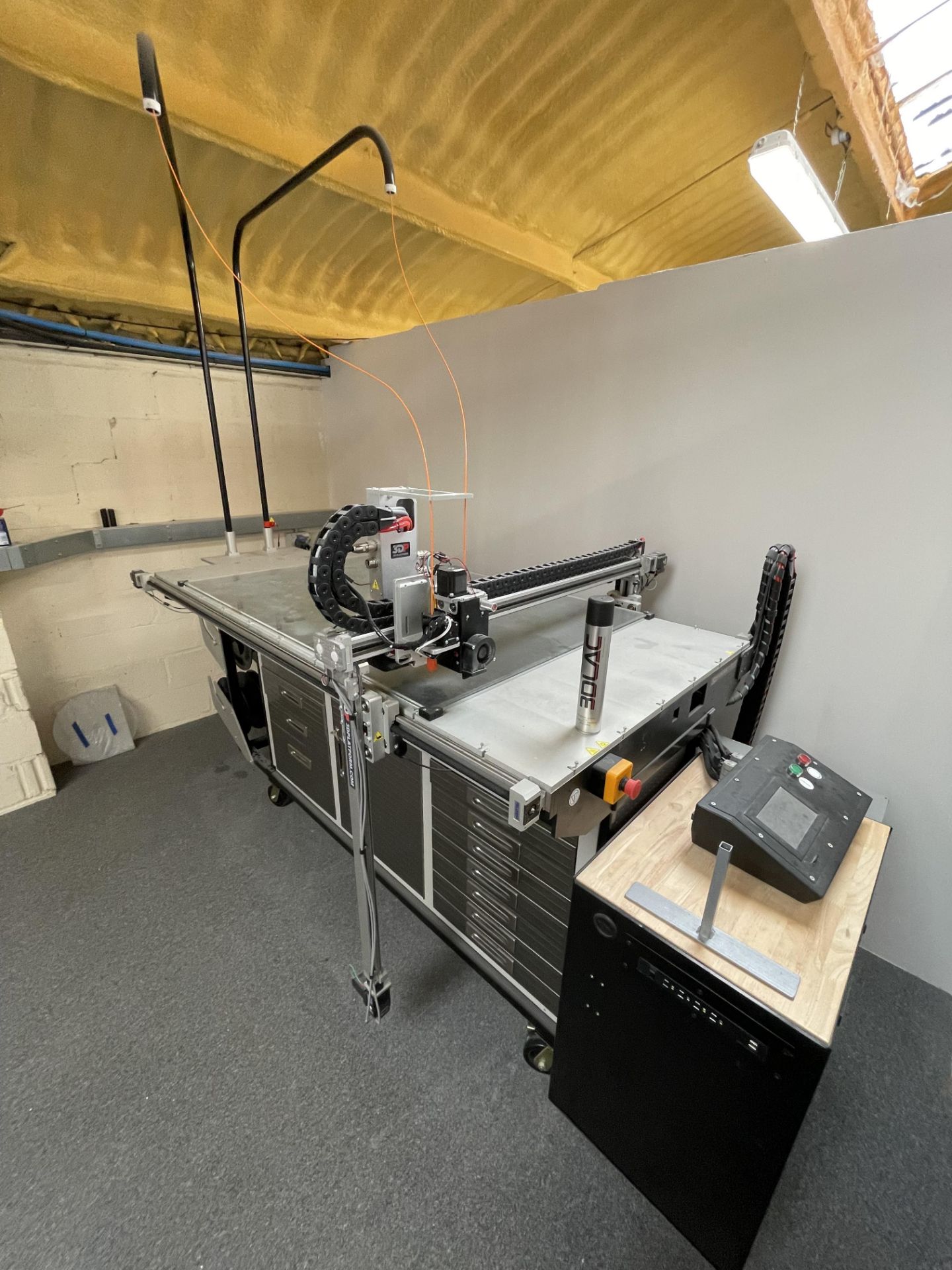 3D Platform 400 Xtreme Workseries 3D Printer S/No. WB959 with Seville Classics Undercupboards S/ - Image 12 of 14