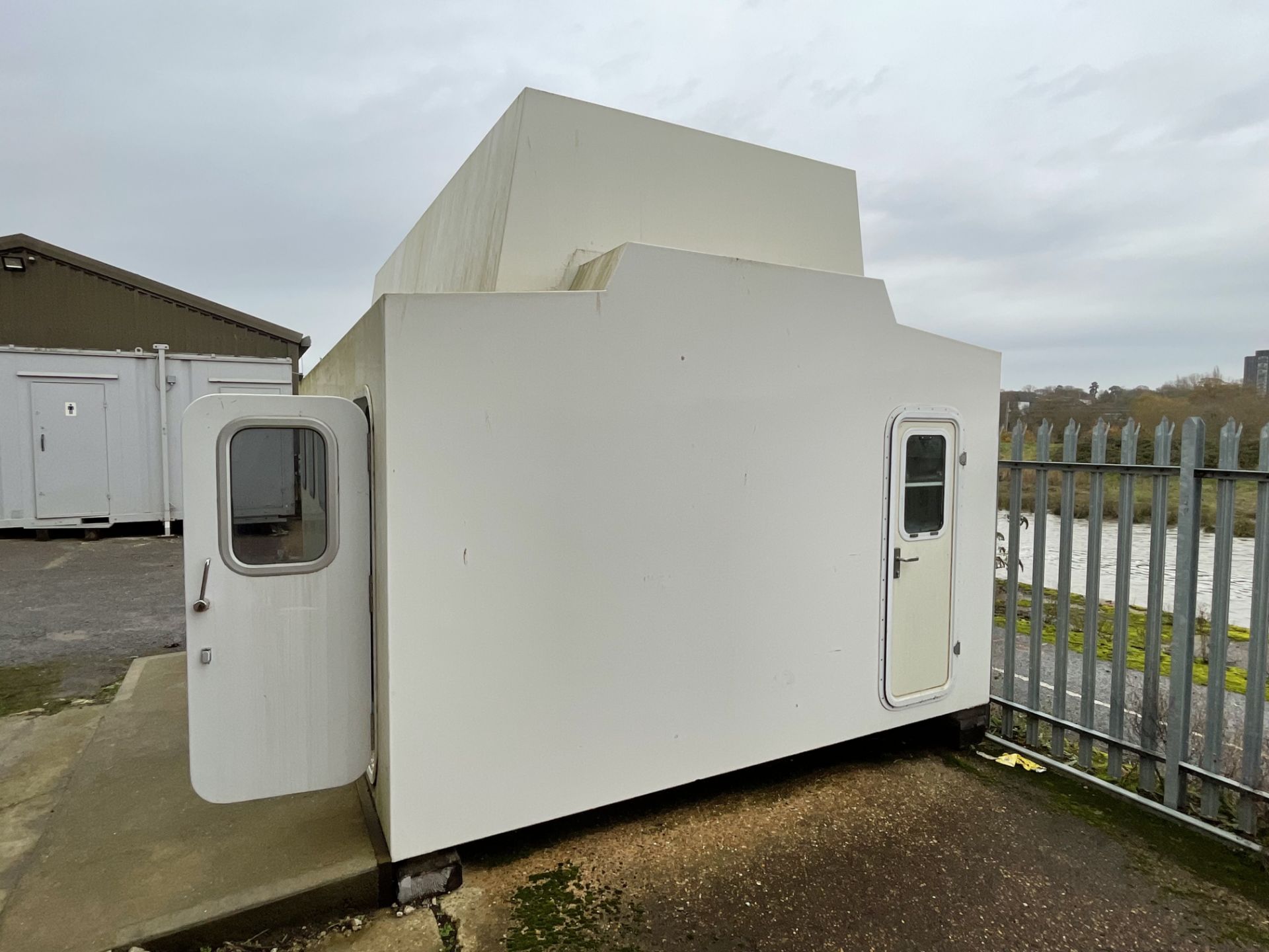 Marine Pod Cabin Office, Internal Measurements: 5.5x3.3x3.1m with 2x Doors and Strip Lighting - Image 2 of 6