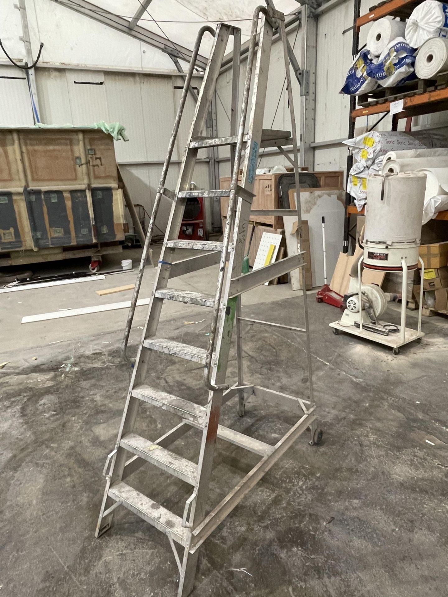 WS8 Industrial Aluminium Warehouse Stepladder, Open Height to Platform 1.95M, Max Capacity 150kg - Image 2 of 3