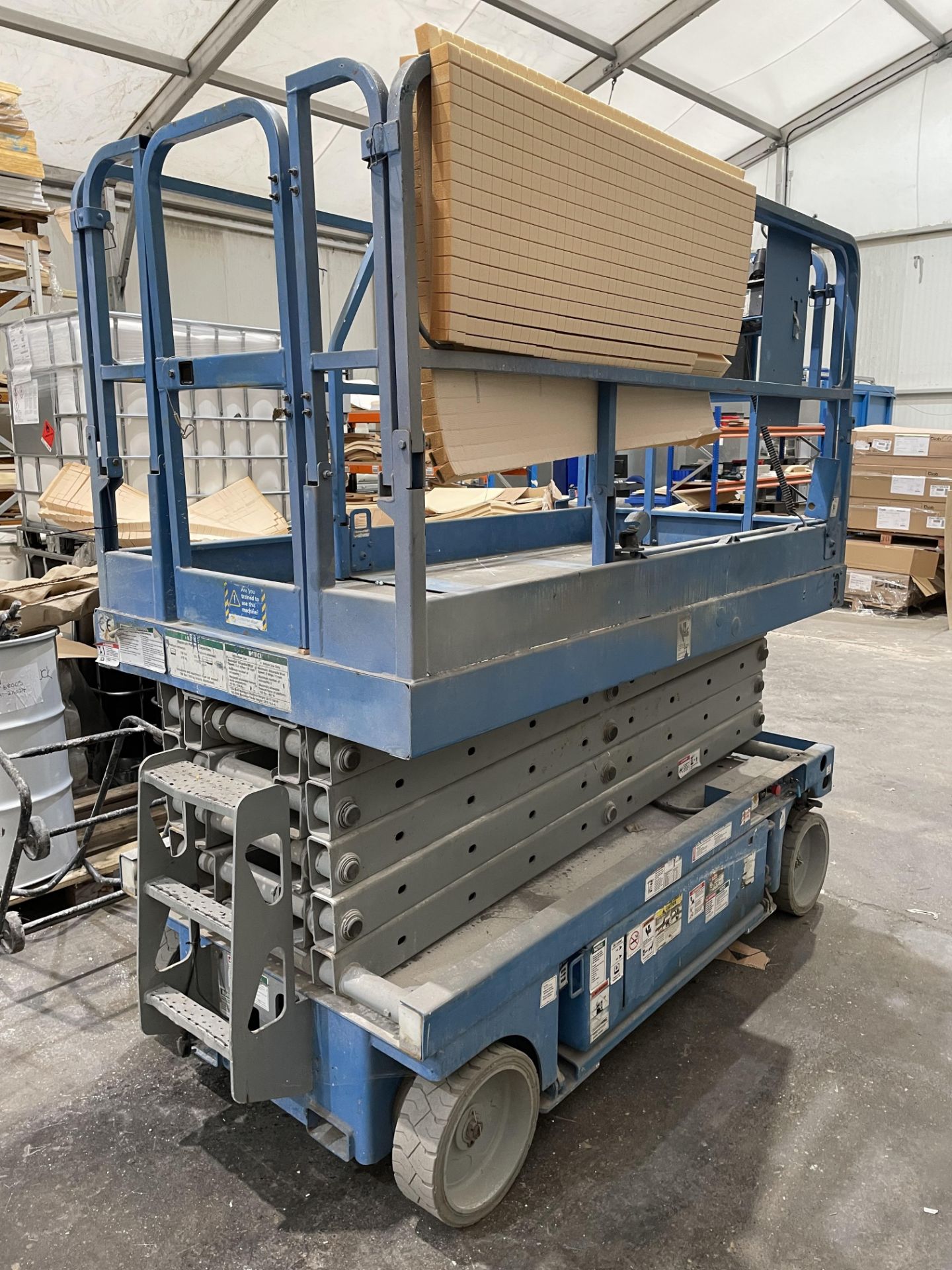 Genie GS-3246 Electric Scissor Lift, 11.75m Working Height, Run Hours: 699, S/No. GS46-48405 - Image 2 of 8