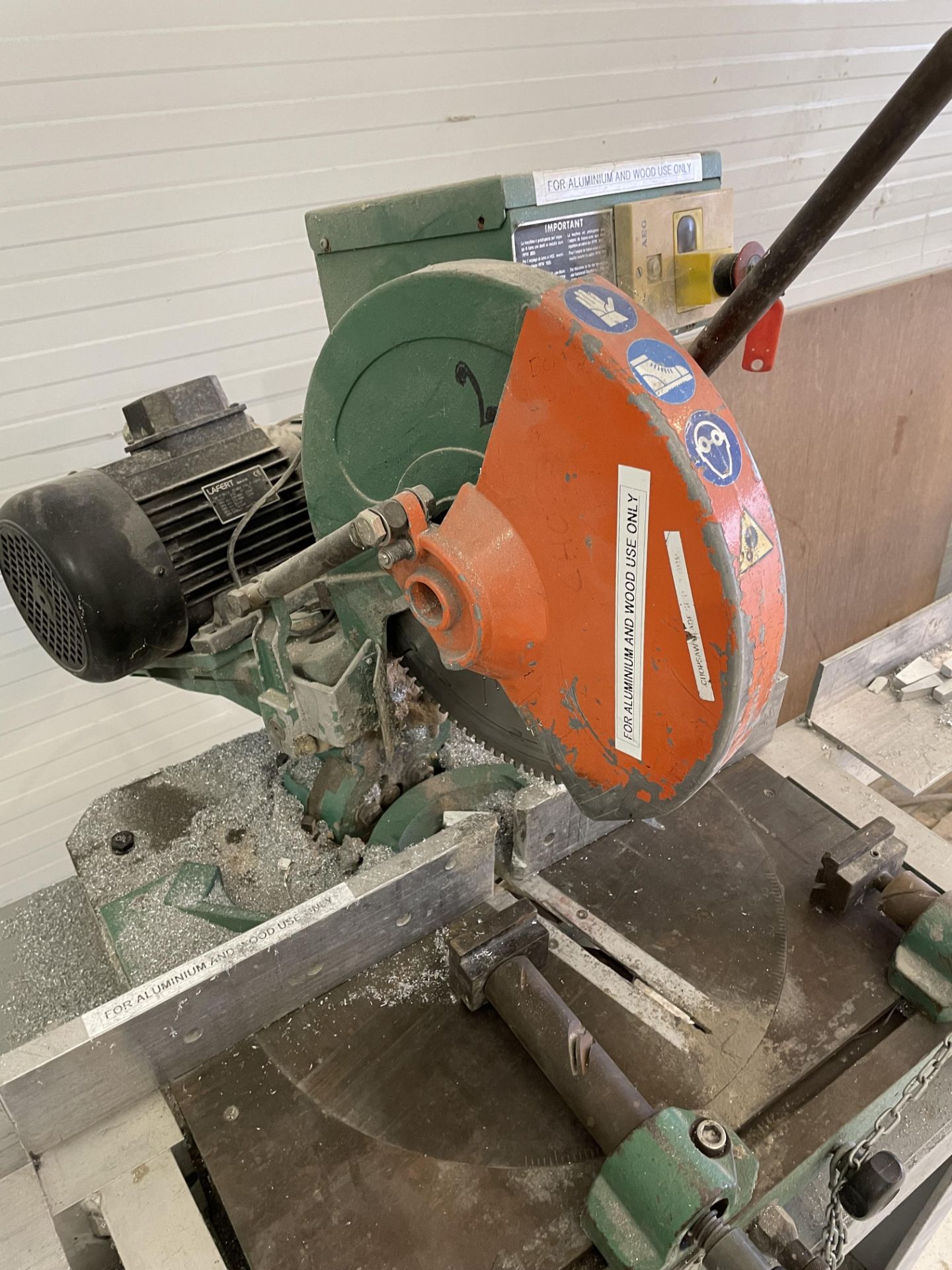 Pedrazzoli Cross Cut Mitre Saw on Metal Base with 3&2M Feeds