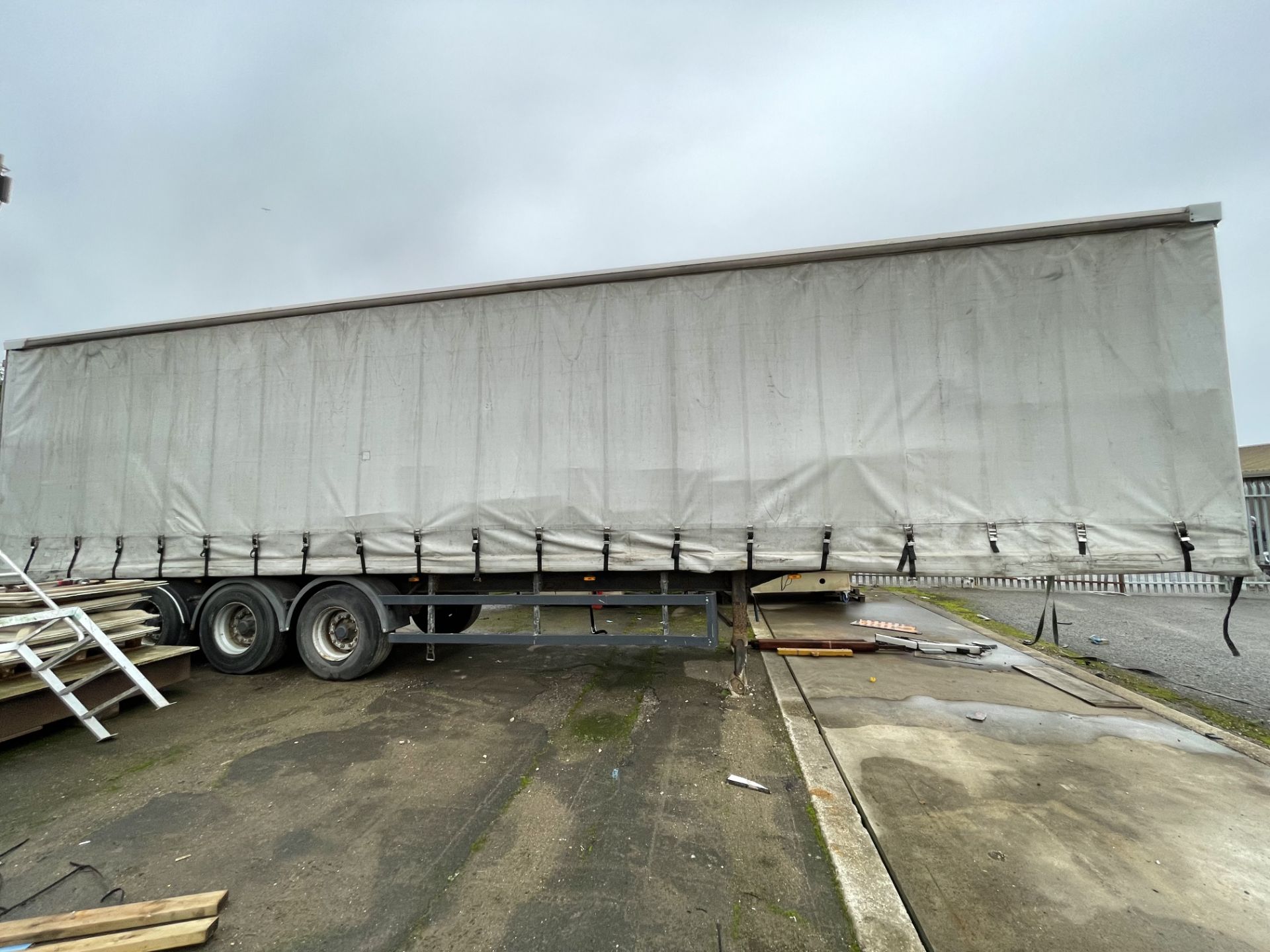 2005 SDC Trailers 45' Artic Curtainside Tri-Axle Trailer with Rear Barn Doors, Design Weight: 39, - Image 11 of 13