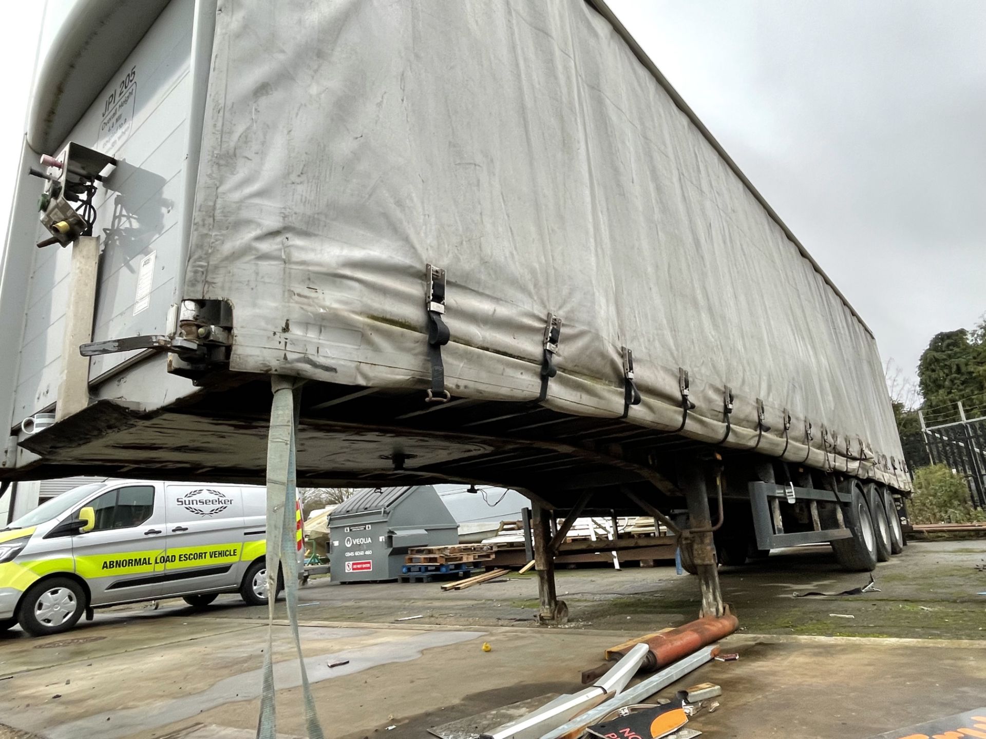 2005 SDC Trailers 45' Artic Curtainside Tri-Axle Trailer with Rear Barn Doors, Design Weight: 39, - Image 5 of 13