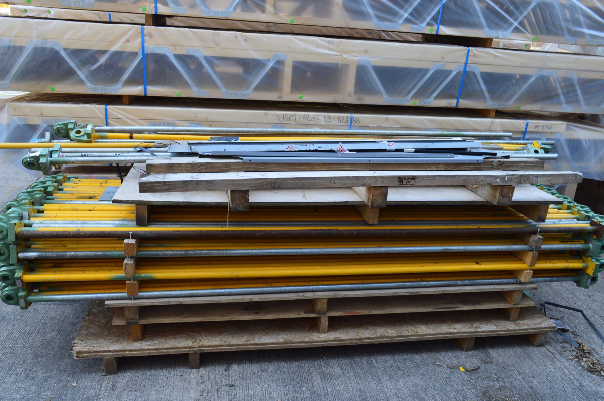 Quantity of pod lifting bars