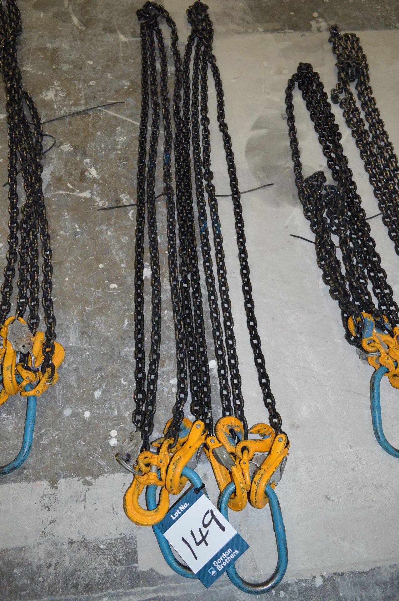 2x (no.) two leg lifting chains, each with shorteners