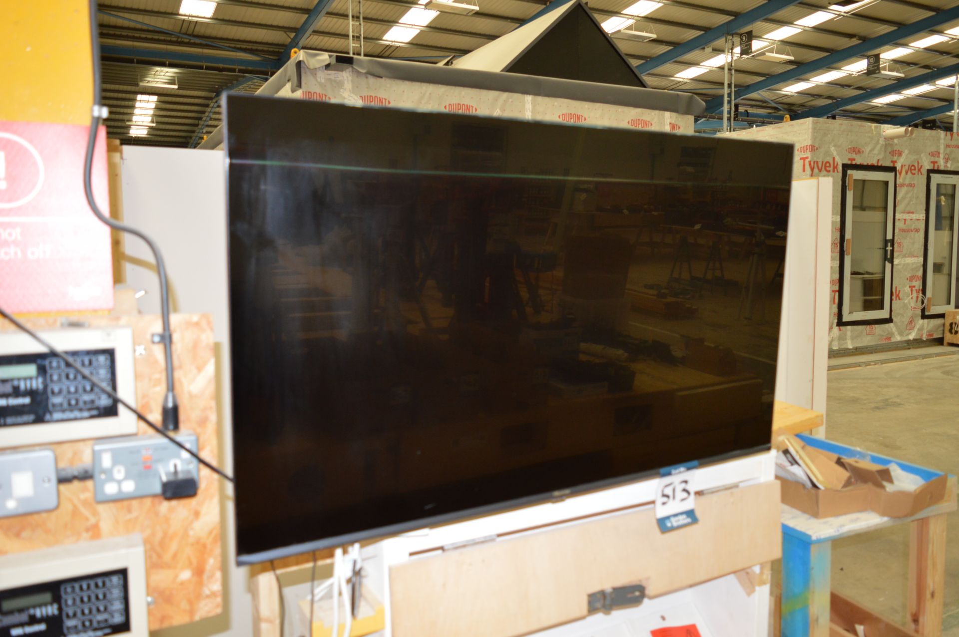 Hisense, 50" LED backlight television, Model 50AE7400FTUK, DOM: 19/03/2021 with wall bracket, Serial - Image 2 of 3