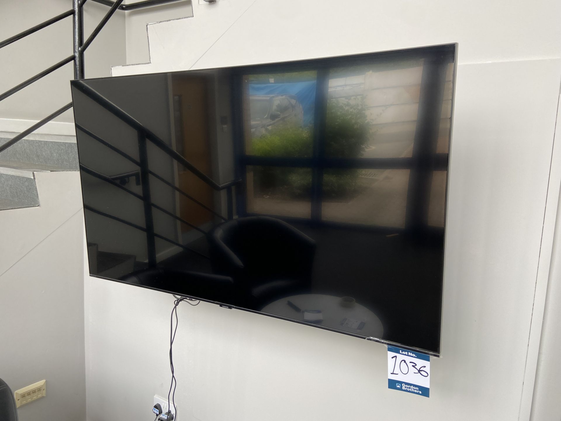 Lot comprisng: a Samsung UE55TU8500U TV